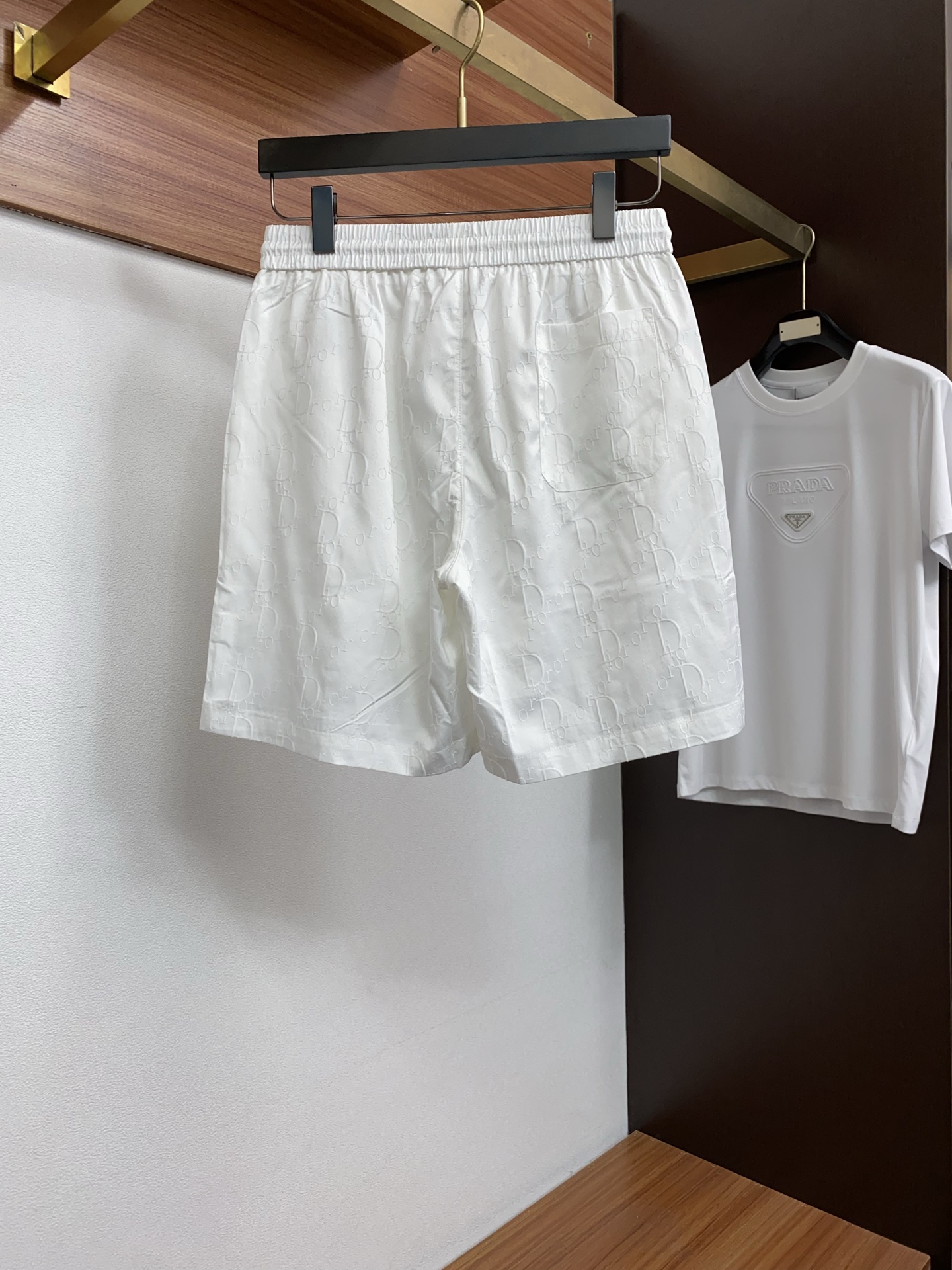 迪奥 M-3xL 26年春夏新款休闲短裤 套装 干净利落剪裁，都市风十足 采用精纺棉麻面料手感软糯干爽，