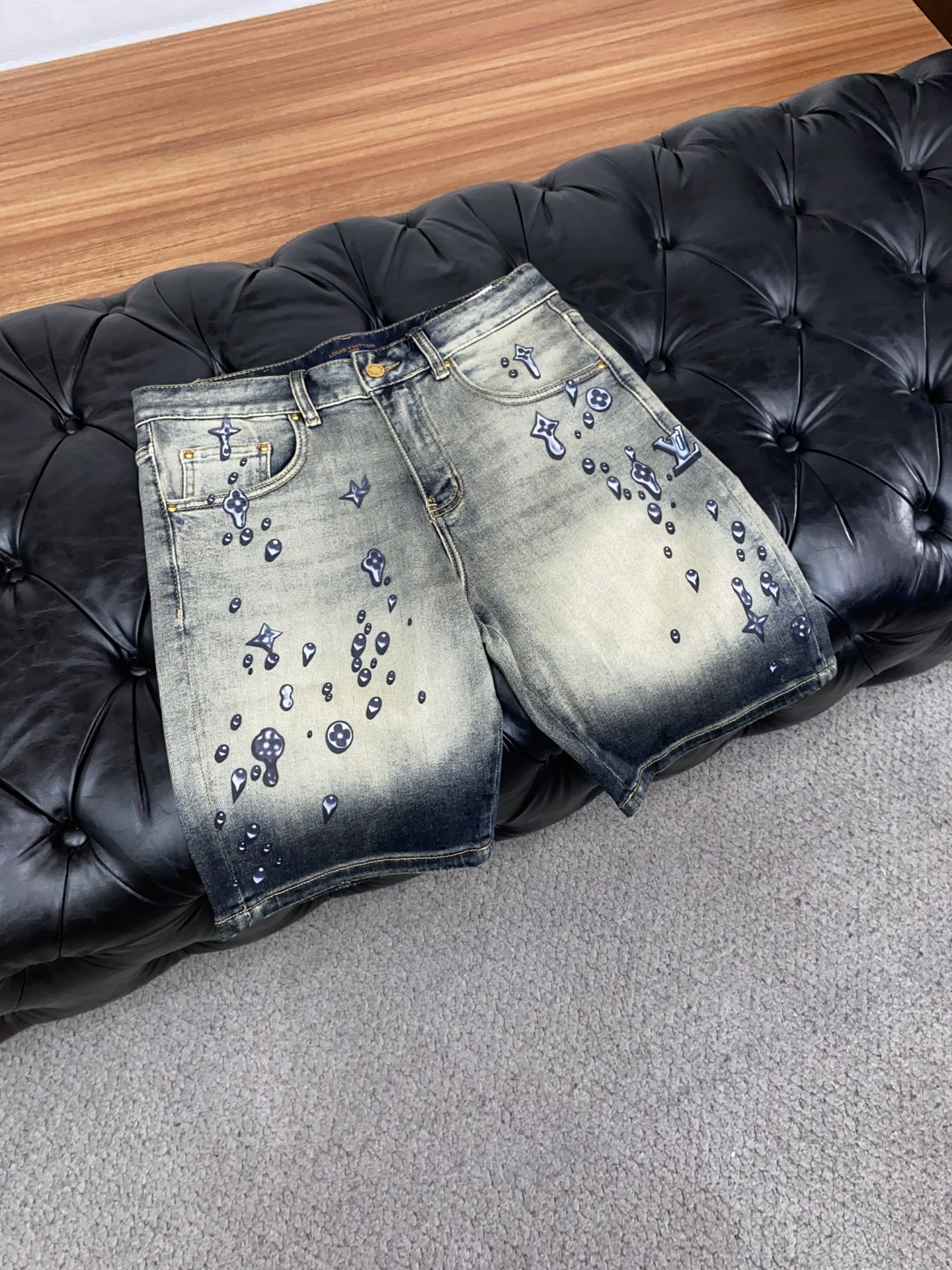 1v路易威登 26新款牛仔短裤 市场独家订制进口丹宁牛仔面料 稀缺面料 超级舒服 工艺复杂四季款牛仔裤 