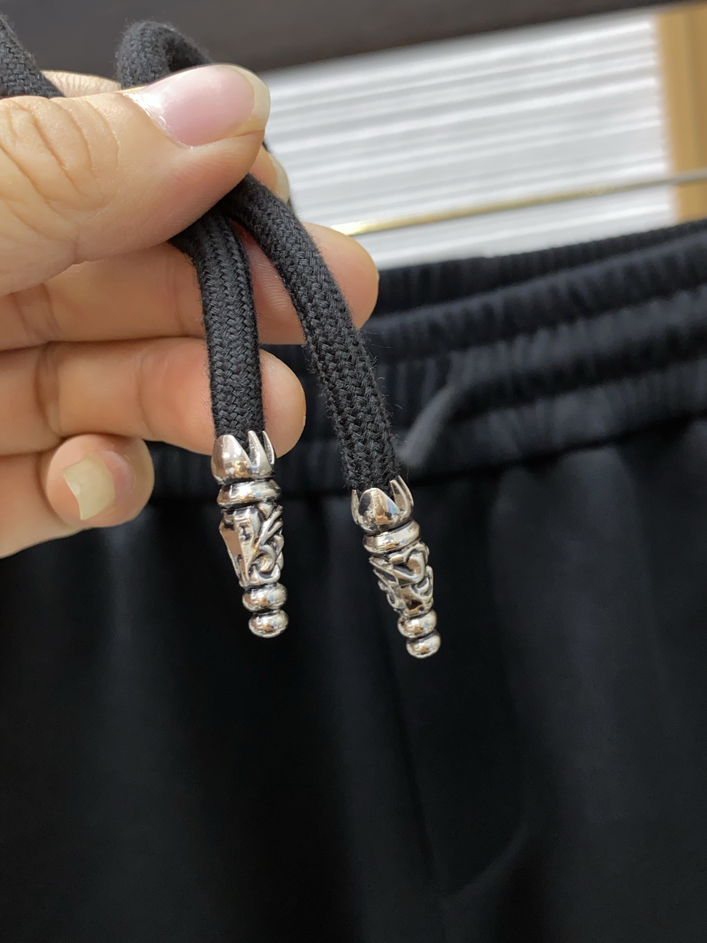 克罗心 春夏新款休闲短裤 品牌经典系列天丝纯棉 面料 舒适度极好，手触感强烈。原版品牌logo 辨识度极