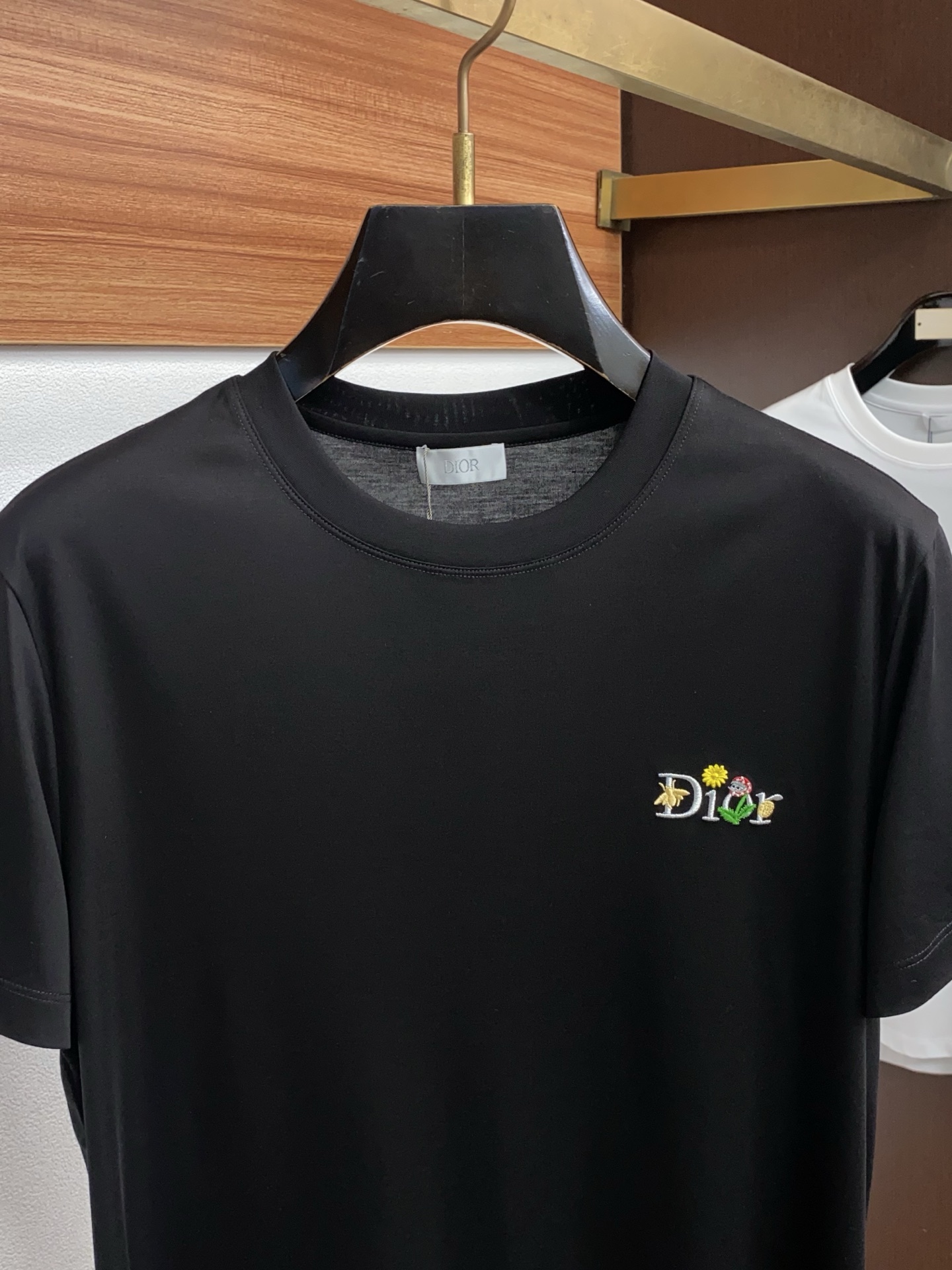 迪奥 春夏新款首发专柜最新款圆领短袖 高端订制 设计前卫时尚！品牌logo重工艺设计 高端定制100支双