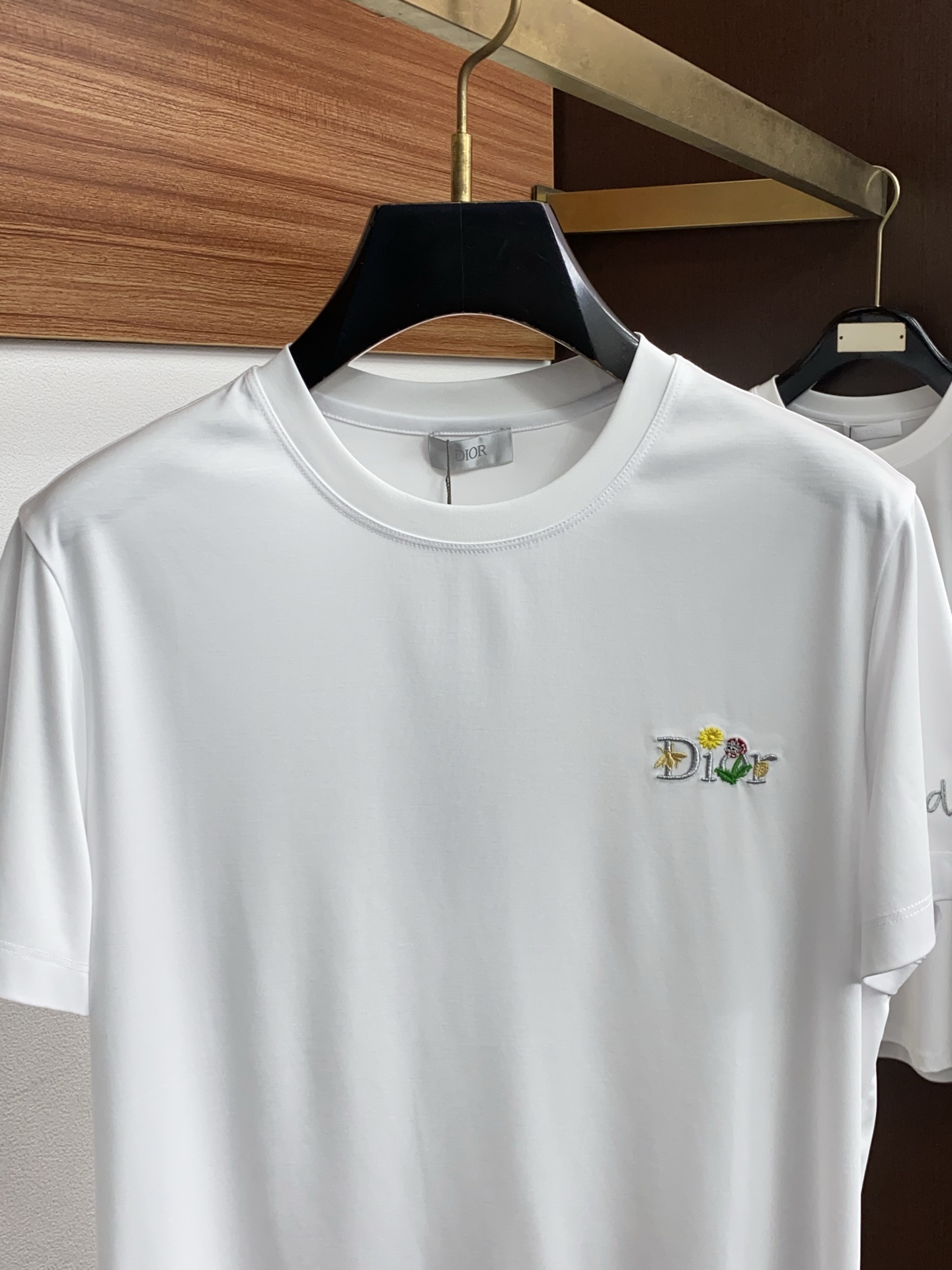 迪奥 春夏新款首发专柜最新款圆领短袖 高端订制 设计前卫时尚！品牌logo重工艺设计 高端定制100支双