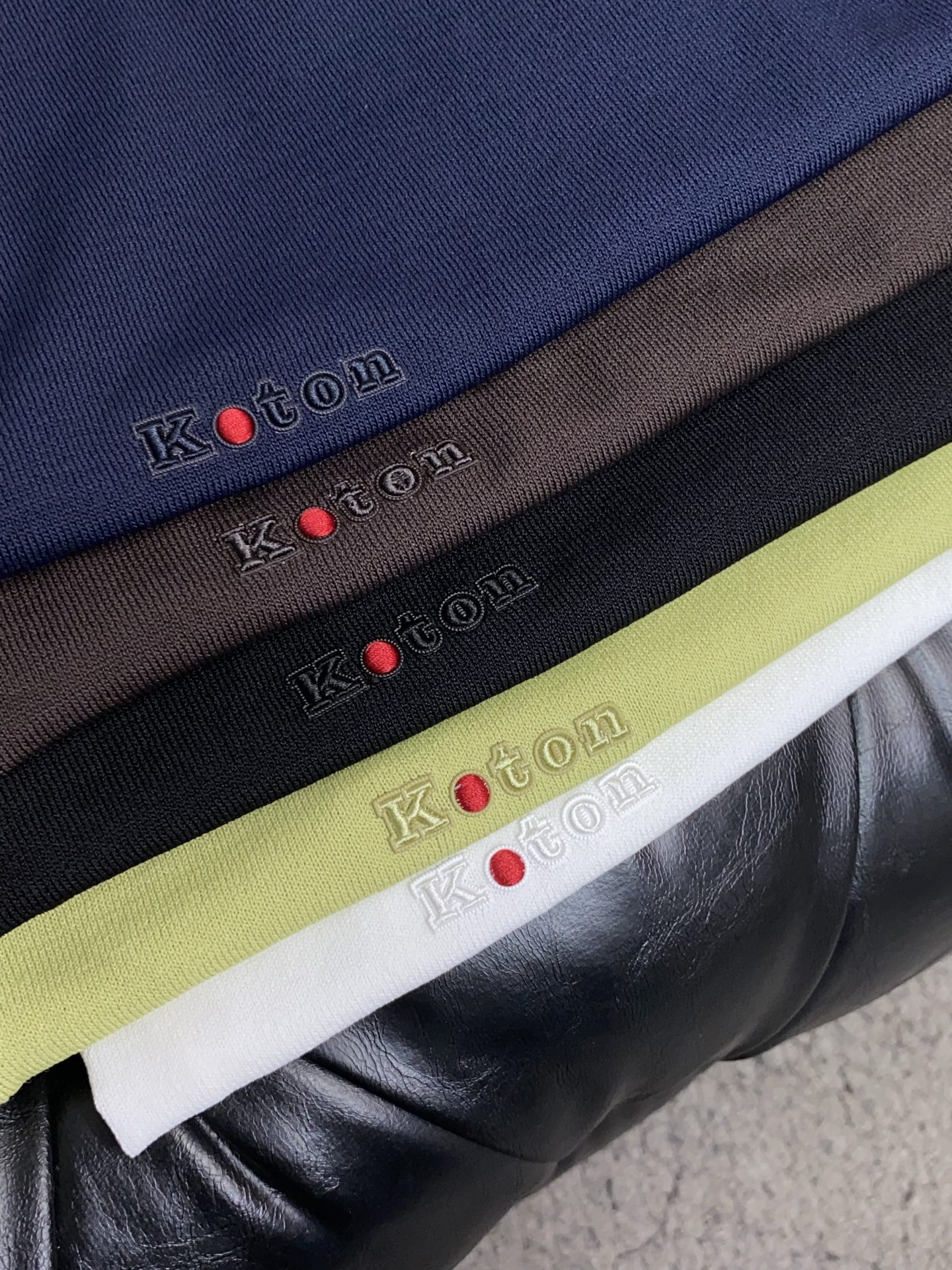 kiton 2026新款男士高端简约翻领衫针织短袖T恤衫，香港洋行渠道货，纯正血统品质，春夏新款，经典王牌系列！ 高端奢