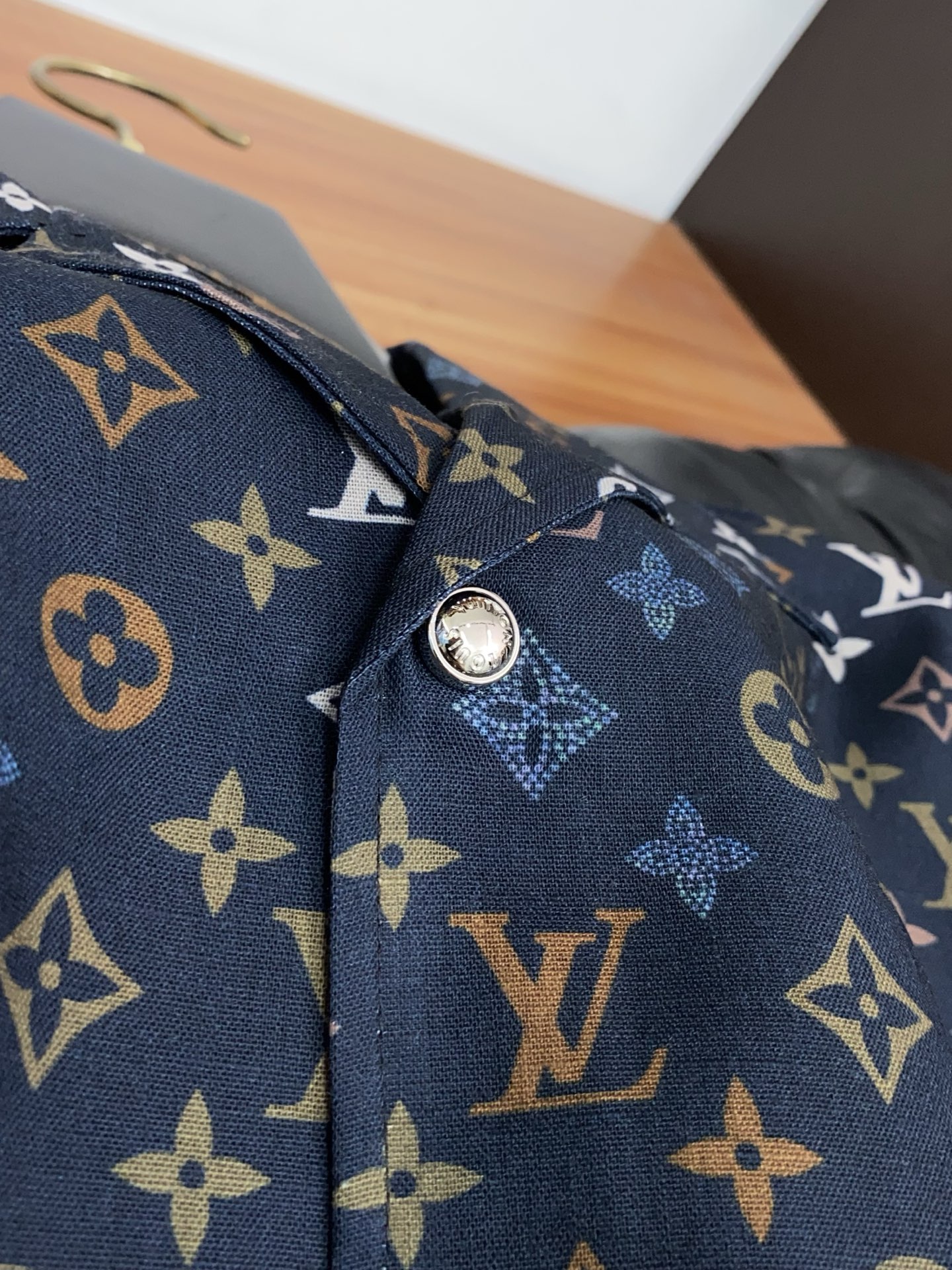 1v路易威登 M-3xL 26年春夏新款休闲短裤 套装 干净利落剪裁，都市风十足 采用精纺面料手感软糯干