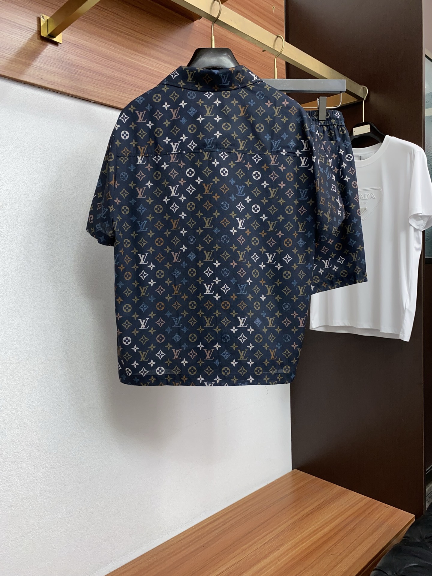 1v路易威登 M-3xL 26年春夏新款休闲短裤 套装 干净利落剪裁，都市风十足 采用精纺面料手感软糯干
