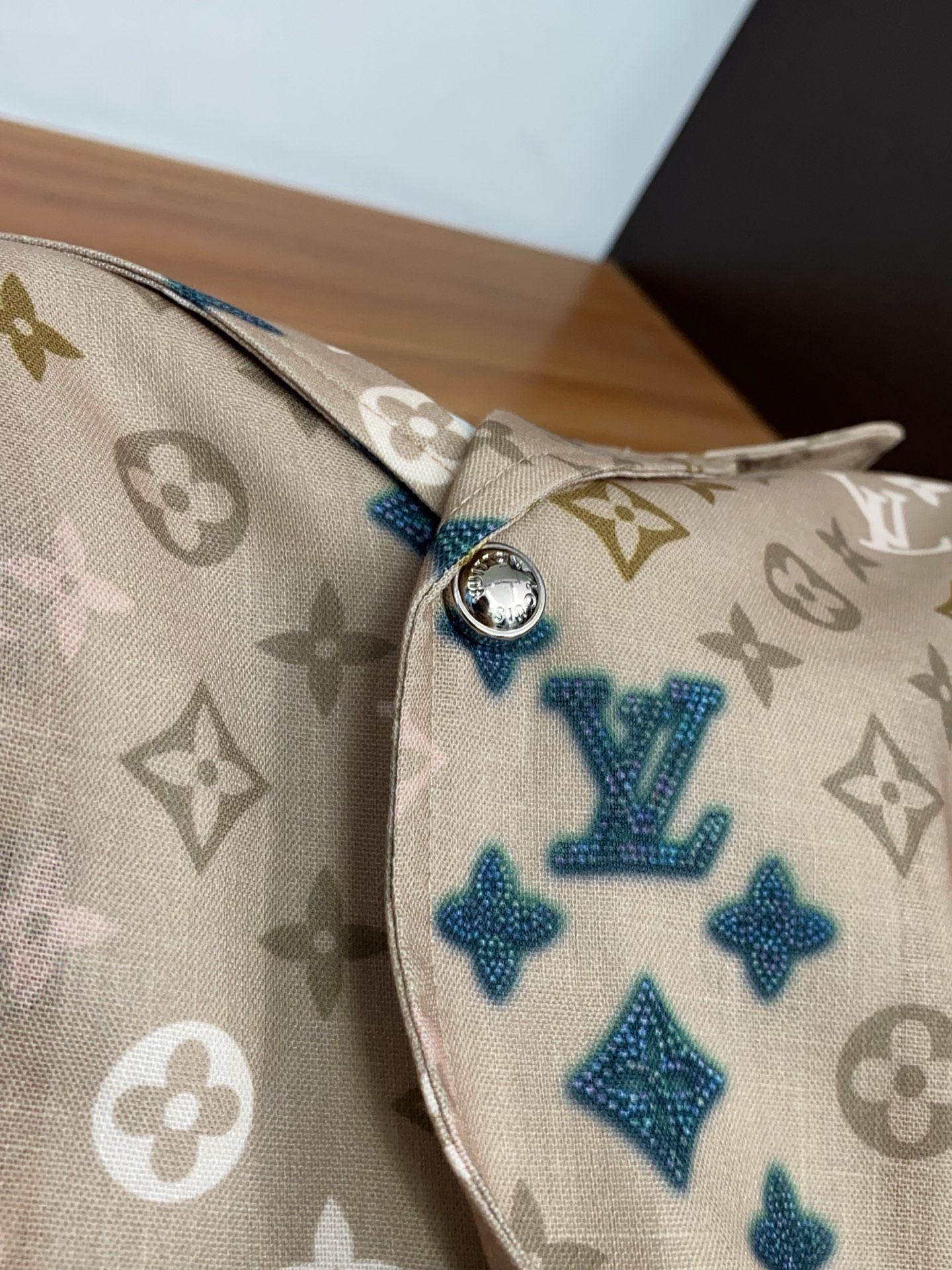 1v路易威登 M-3xL 26年春夏新款休闲短裤 套装 干净利落剪裁，都市风十足 采用精纺面料手感软糯干