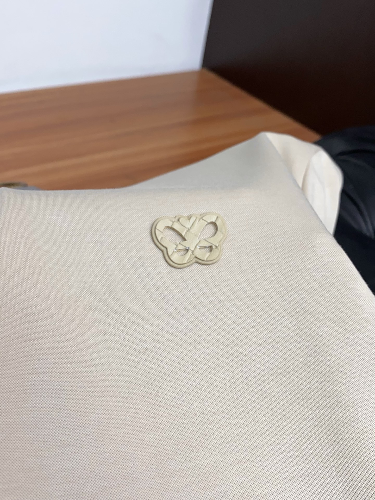 BV 2026春夏新款首发专柜最新款圆领短袖 高端订制 设计前卫时尚！品牌logo重工艺设计 高端定制1