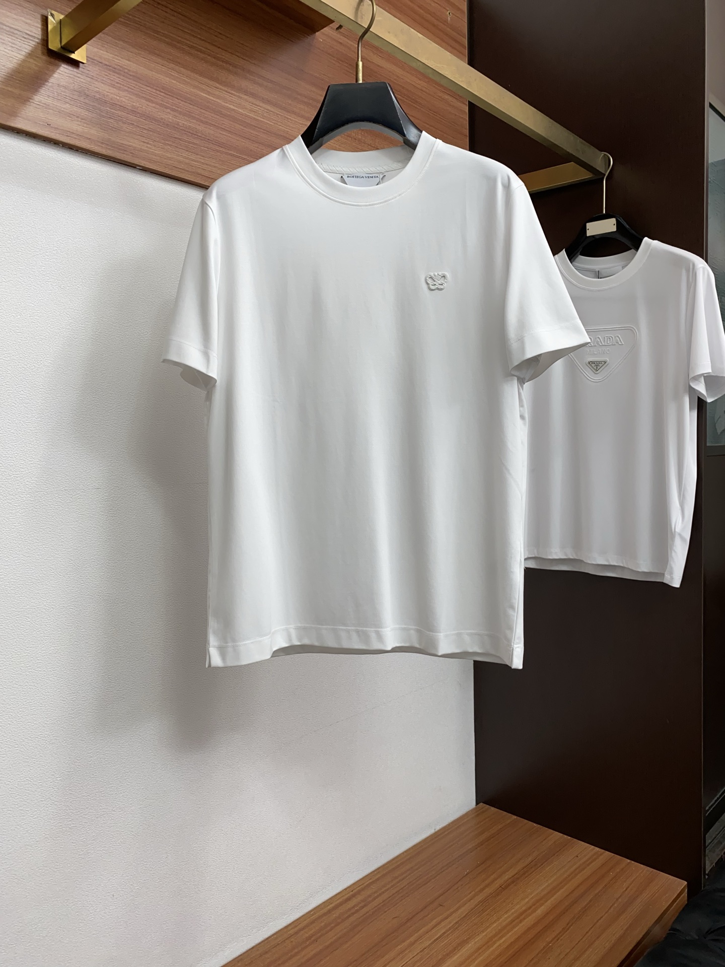 BV 2026春夏新款首发专柜最新款圆领短袖 高端订制 设计前卫时尚！品牌logo重工艺设计 高端定制1