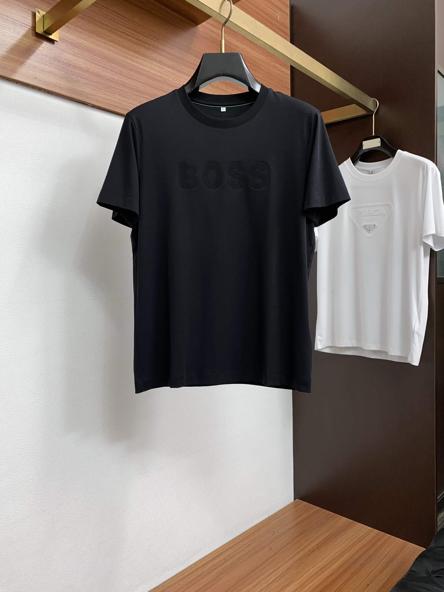 BOSS 2026春夏新款首发专柜最新款圆领短袖 高端订制 设计前卫时尚！品牌logo重工艺设计 高端定