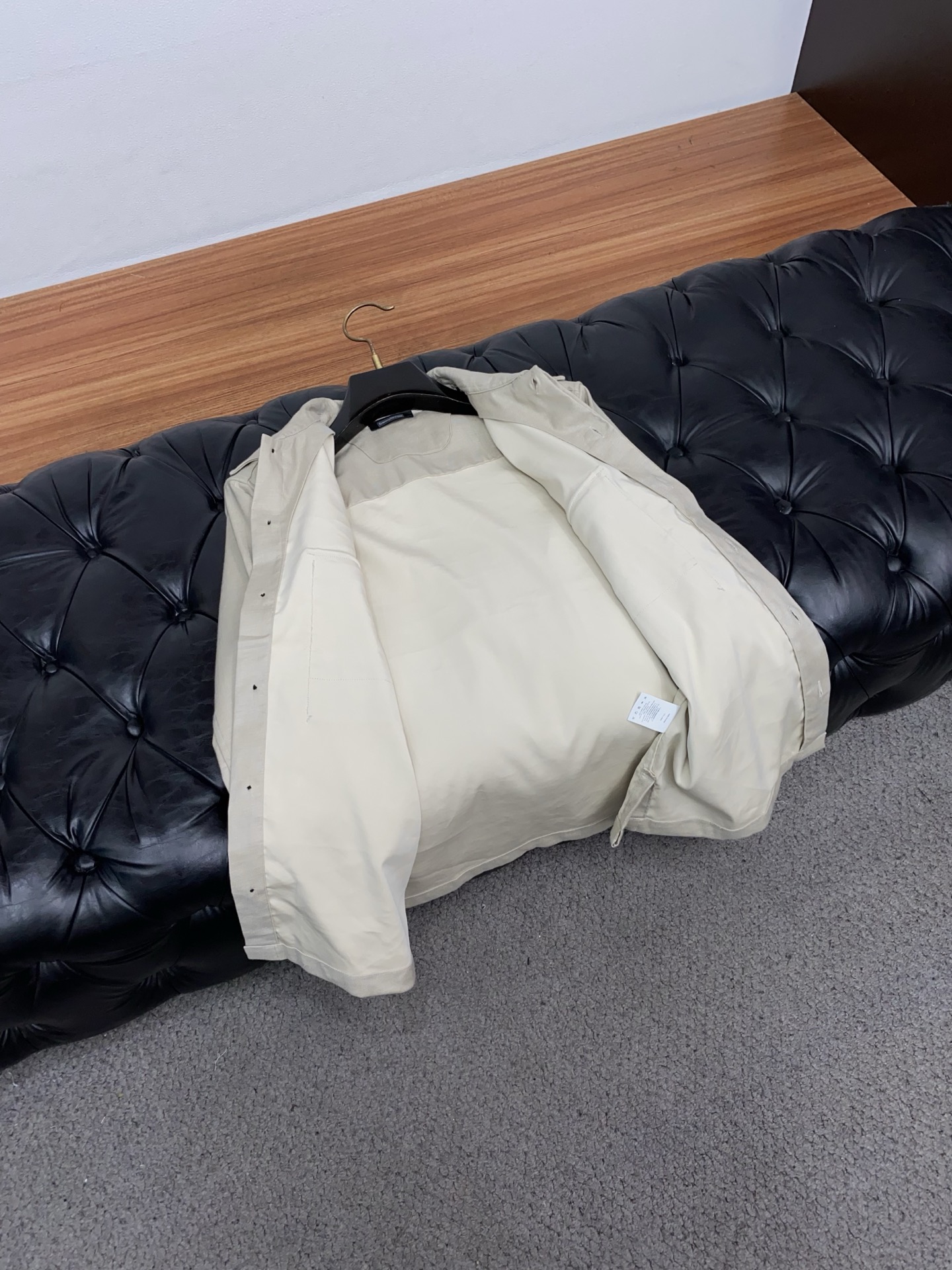 杰尼亚 2026新款男士休闲定制麻料翻领夹克外套。针织拼接手臂穿上简约干练的休闲外套，瞬间重回时髦霸气，