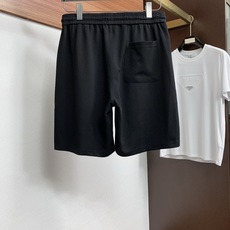 Loro Piana诺悠翩雅 以意式匠心工艺打造,集质感、实穿与百搭于一体,是都市型男的衣柜刚需。整套 Loro Piana诺悠翩雅 以意式匠心工艺打造,集质感、实穿与百搭于一体,是都市型男的衣柜刚需。整套