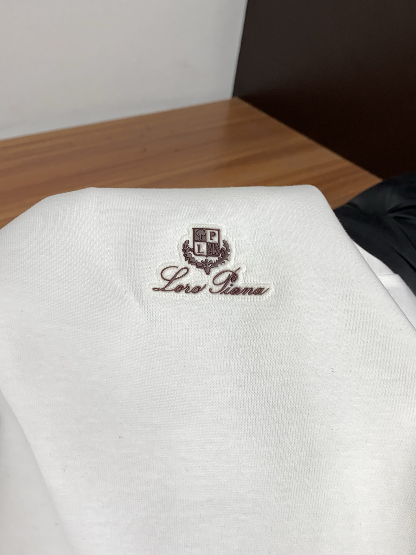 Loro Piana诺悠翩雅  以意式匠心工艺打造，集质感、实穿与百搭于一体，是都市型男的衣柜刚需。整套