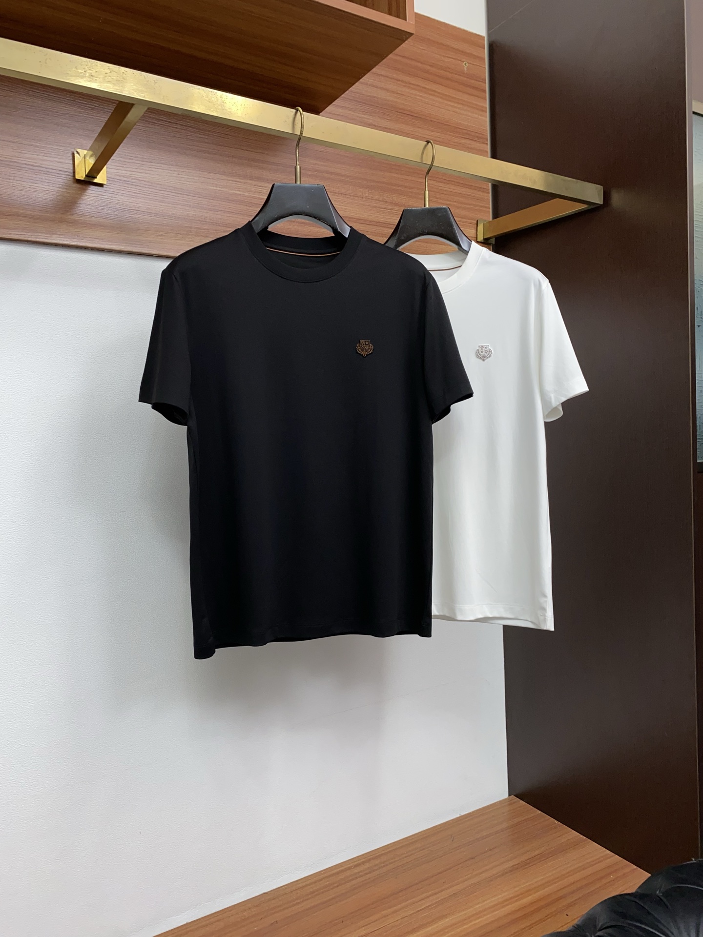 Loro Piana 诺悠翩雅 2026春夏新款首发专柜最新款圆领短袖 高端订制 设计前卫时尚！品牌lo
