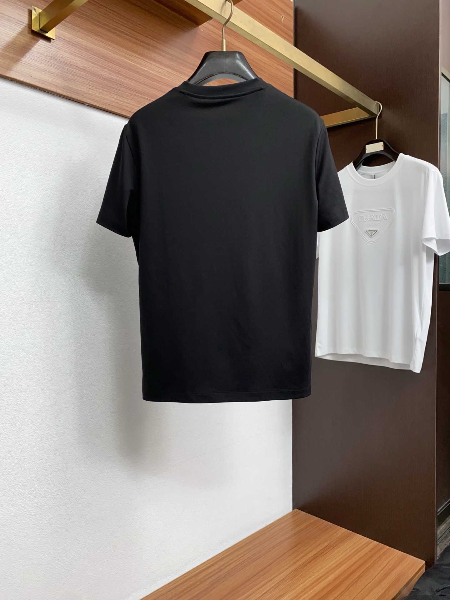 Loro Piana 诺悠翩雅 2026春夏新款首发专柜最新款圆领短袖 高端订制 设计前卫时尚！品牌lo