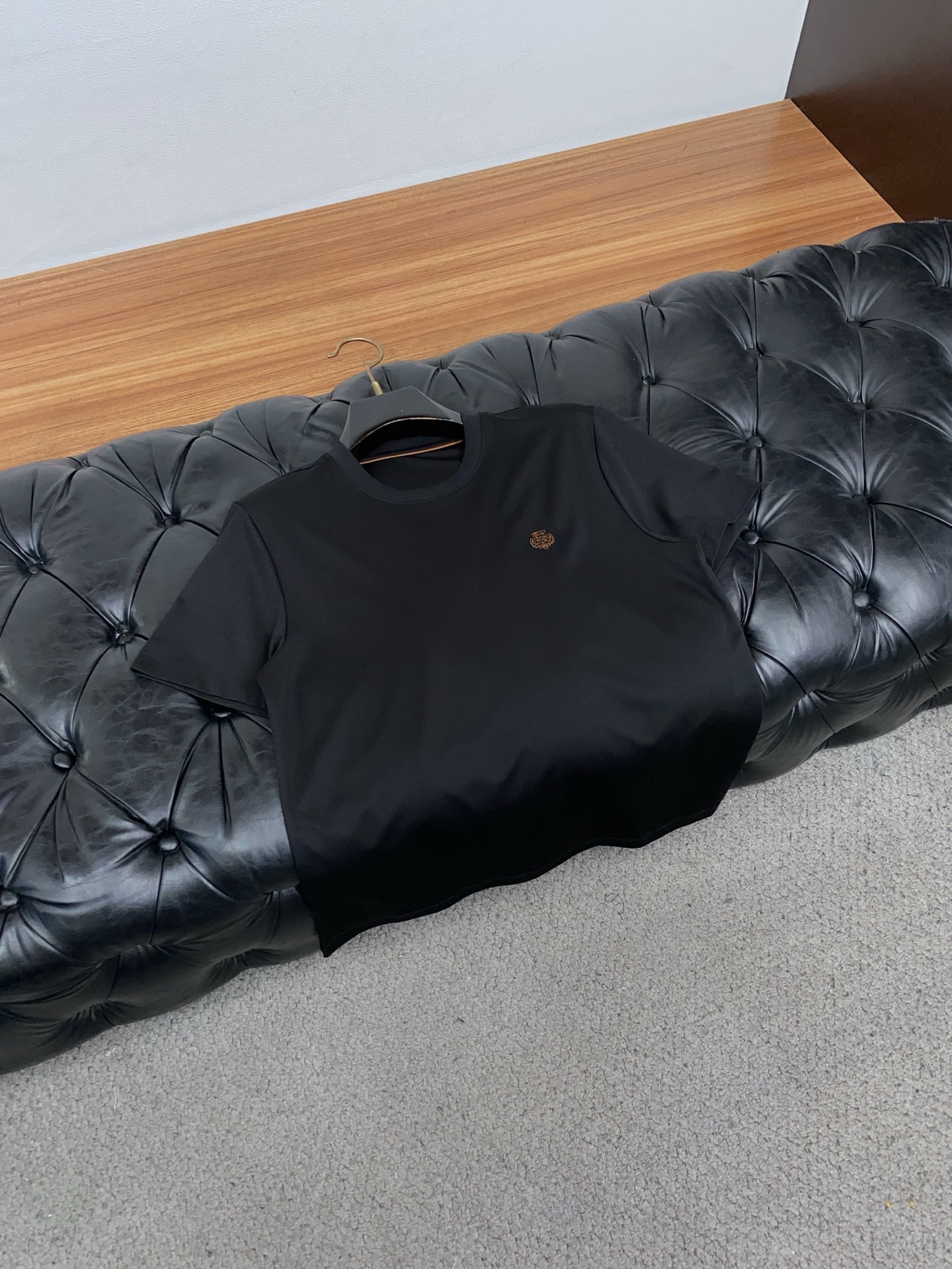 Loro Piana 诺悠翩雅 2026春夏新款首发专柜最新款圆领短袖 高端订制 设计前卫时尚！品牌lo