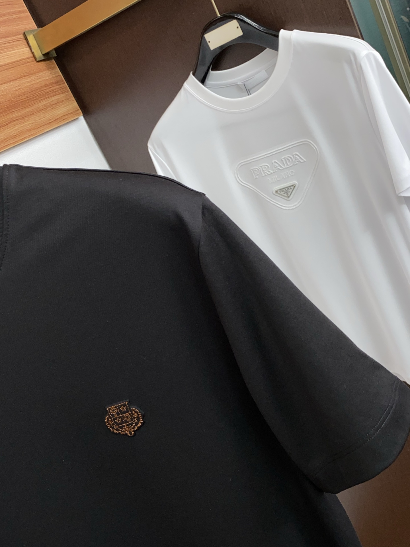 Loro Piana 诺悠翩雅 2026春夏新款首发专柜最新款圆领短袖 高端订制 设计前卫时尚！品牌lo