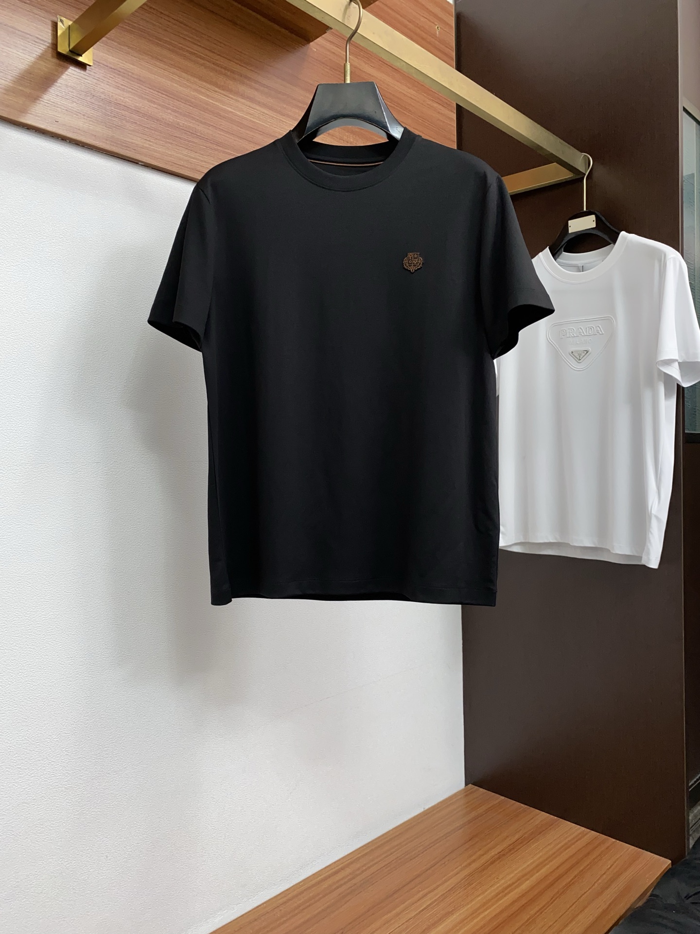 Loro Piana 诺悠翩雅 2026春夏新款首发专柜最新款圆领短袖 高端订制 设计前卫时尚！品牌lo