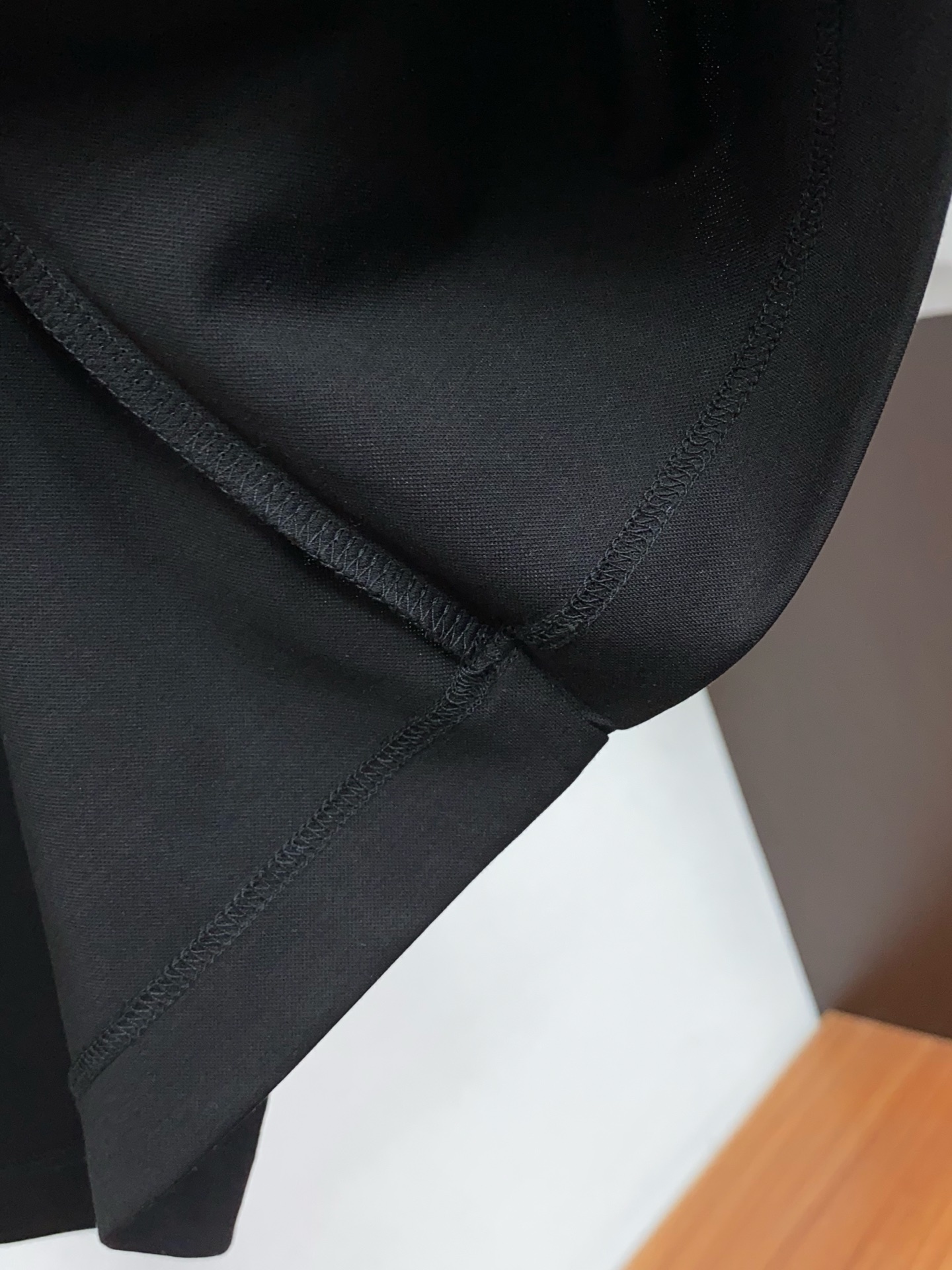 Loro Piana 诺悠翩雅 2026春夏新款首发专柜最新款圆领短袖 高端订制 设计前卫时尚！品牌lo