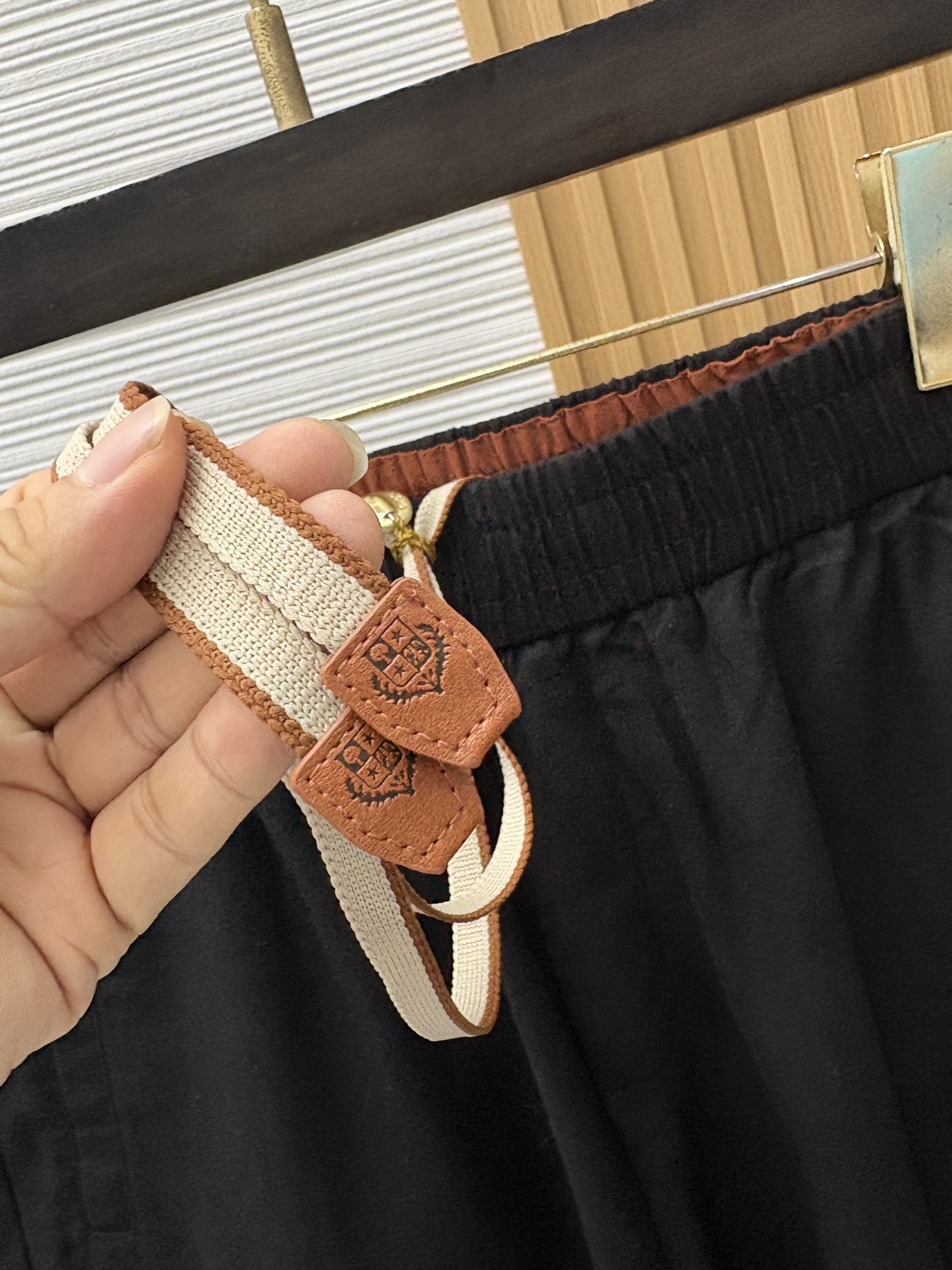 Loro Piana 诺悠翩雅 2026春夏季新款，最新休闲短裤。原版裤型上身休闲百搭 定制麻棉面料 l