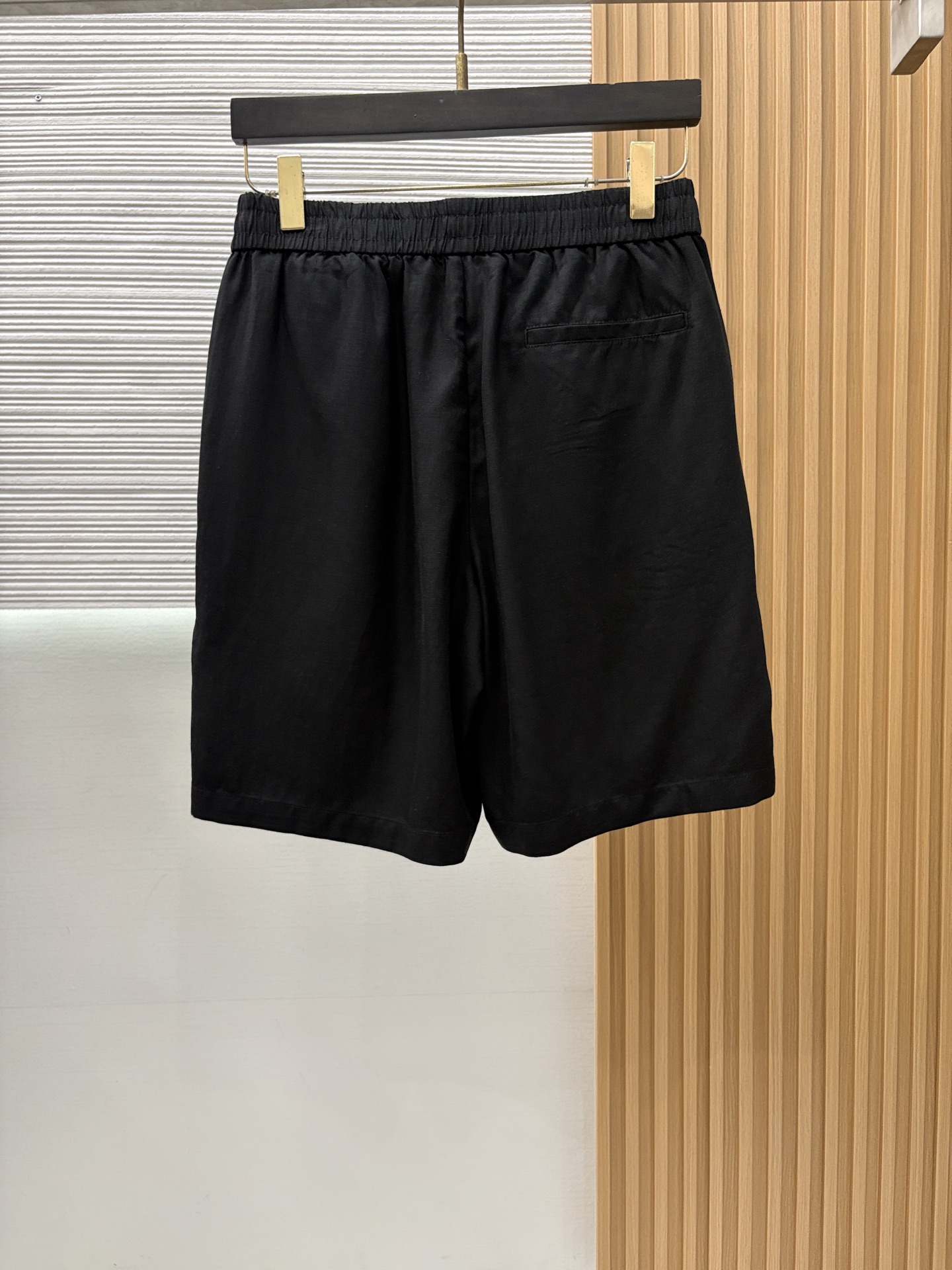 Loro Piana 诺悠翩雅 2026春夏季新款，最新休闲短裤。原版裤型上身休闲百搭 定制麻棉面料 l