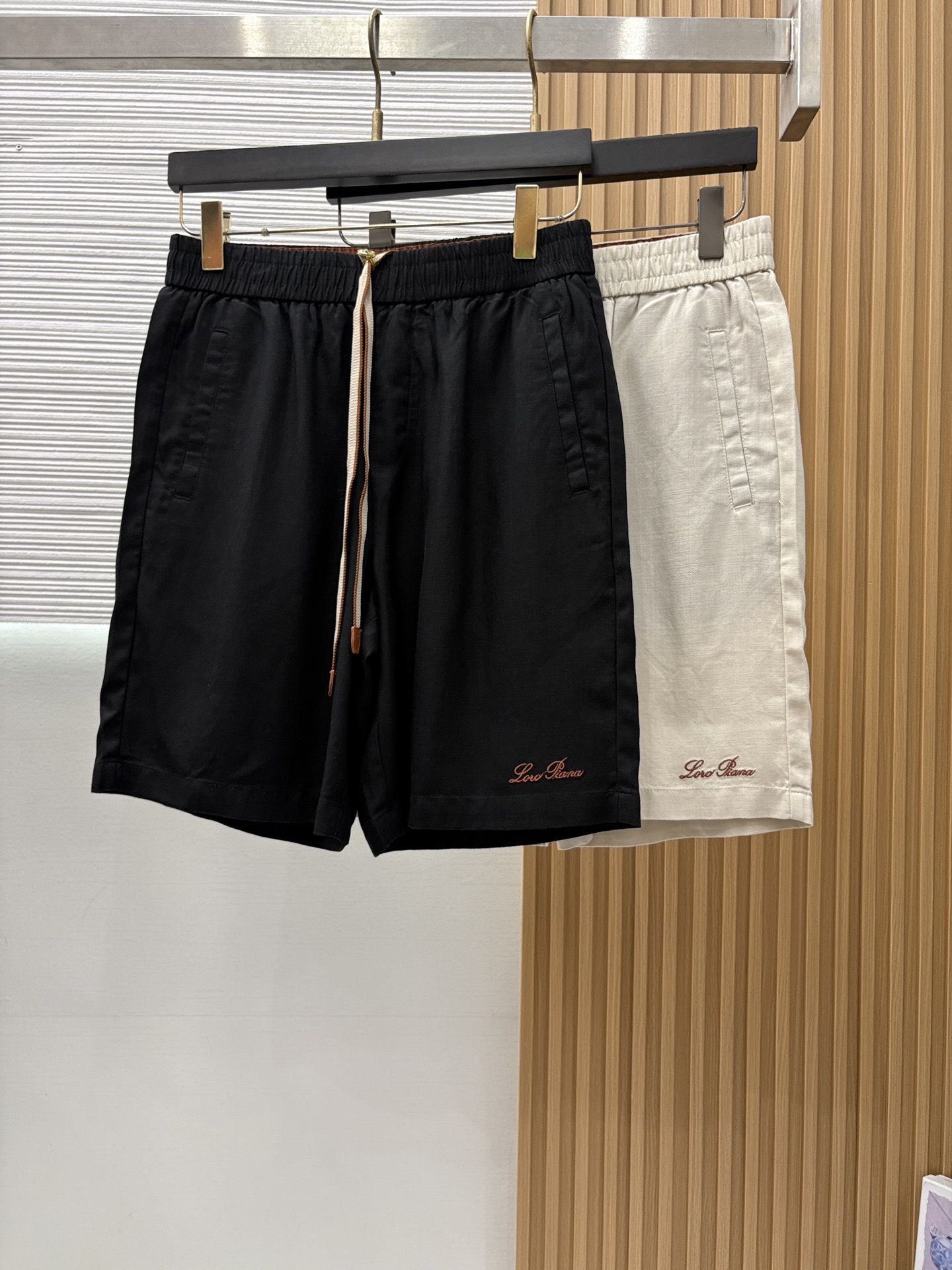 Loro Piana 诺悠翩雅 2026春夏季新款，最新休闲短裤。原版裤型上身休闲百搭 定制麻棉面料 l