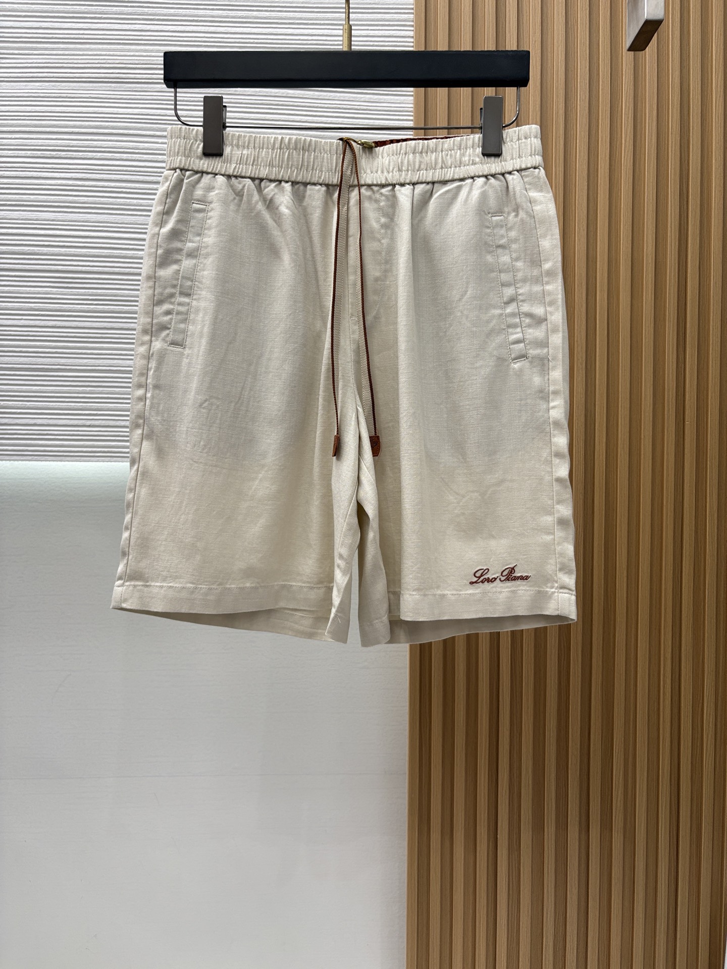 Loro Piana 诺悠翩雅 2026春夏季新款，最新休闲短裤。原版裤型上身休闲百搭 定制麻棉面料 l