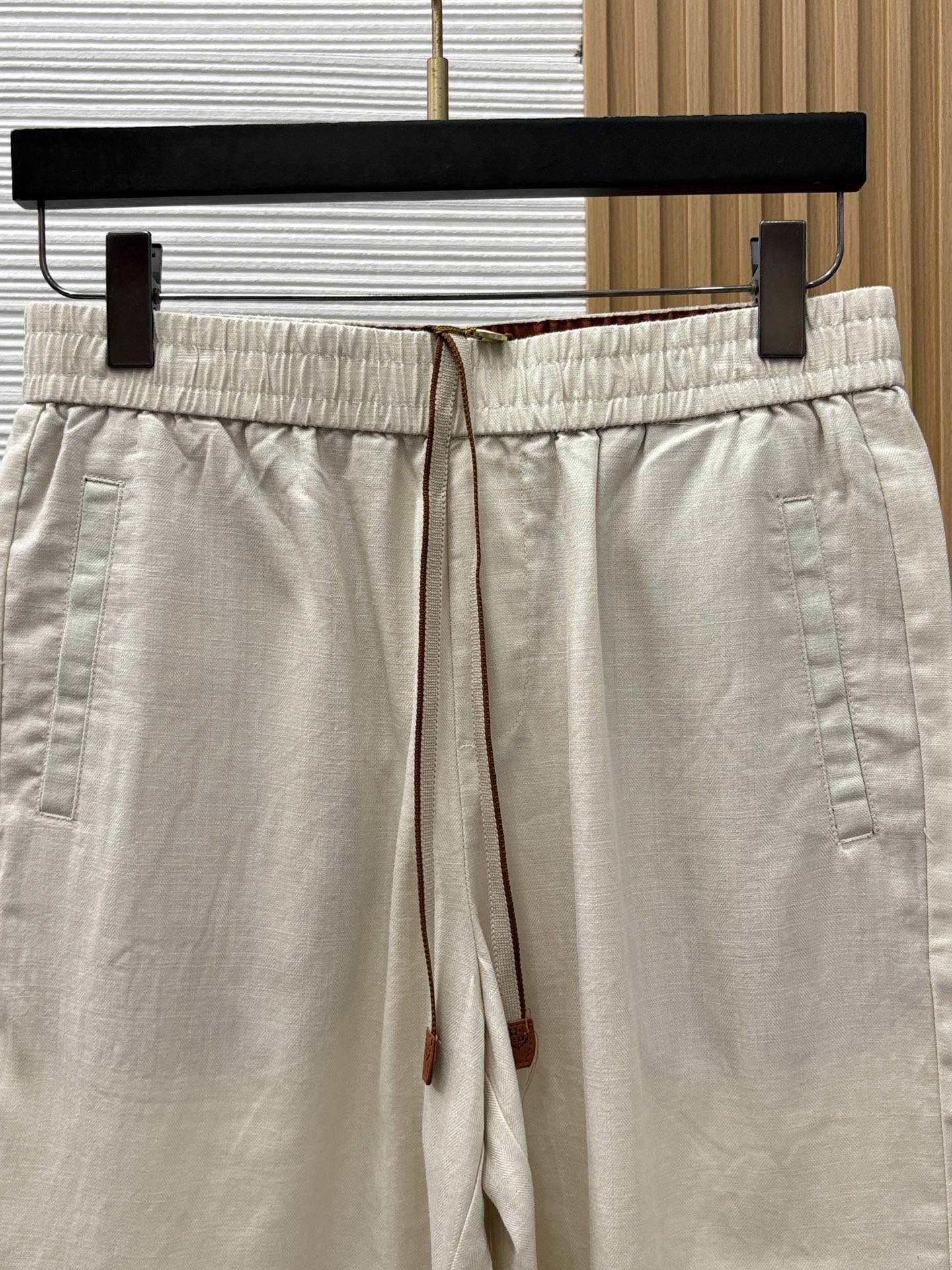 Loro Piana 诺悠翩雅 2026春夏季新款，最新休闲短裤。原版裤型上身休闲百搭 定制麻棉面料 l