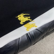 巴宝莉 2026春夏新品细纹珠地商务Polo,极简的衣身造型!顶级针织棉质混纺质地 整体的触感极为舒适, 巴宝莉 2026春夏新品细纹珠地商务Polo,极简的衣身造型!顶级针织棉质混纺质地 整体的触感极为舒适,