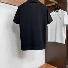 普拉达 2026春夏新品细纹珠地商务Polo,极简的衣身造型!顶级针织棉质混纺质地 整体的触感极为舒适, 普拉达 2026春夏新品细纹珠地商务Polo,极简的衣身造型!顶级针织棉质混纺质地 整体的触感极为舒适,