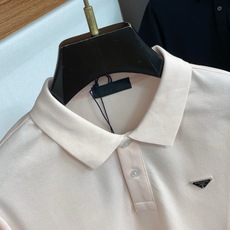 普拉达 2026春夏新品细纹珠地商务Polo,极简的衣身造型!顶级针织棉质混纺质地 整体的触感极为舒适, 普拉达 2026春夏新品细纹珠地商务Polo,极简的衣身造型!顶级针织棉质混纺质地 整体的触感极为舒适,