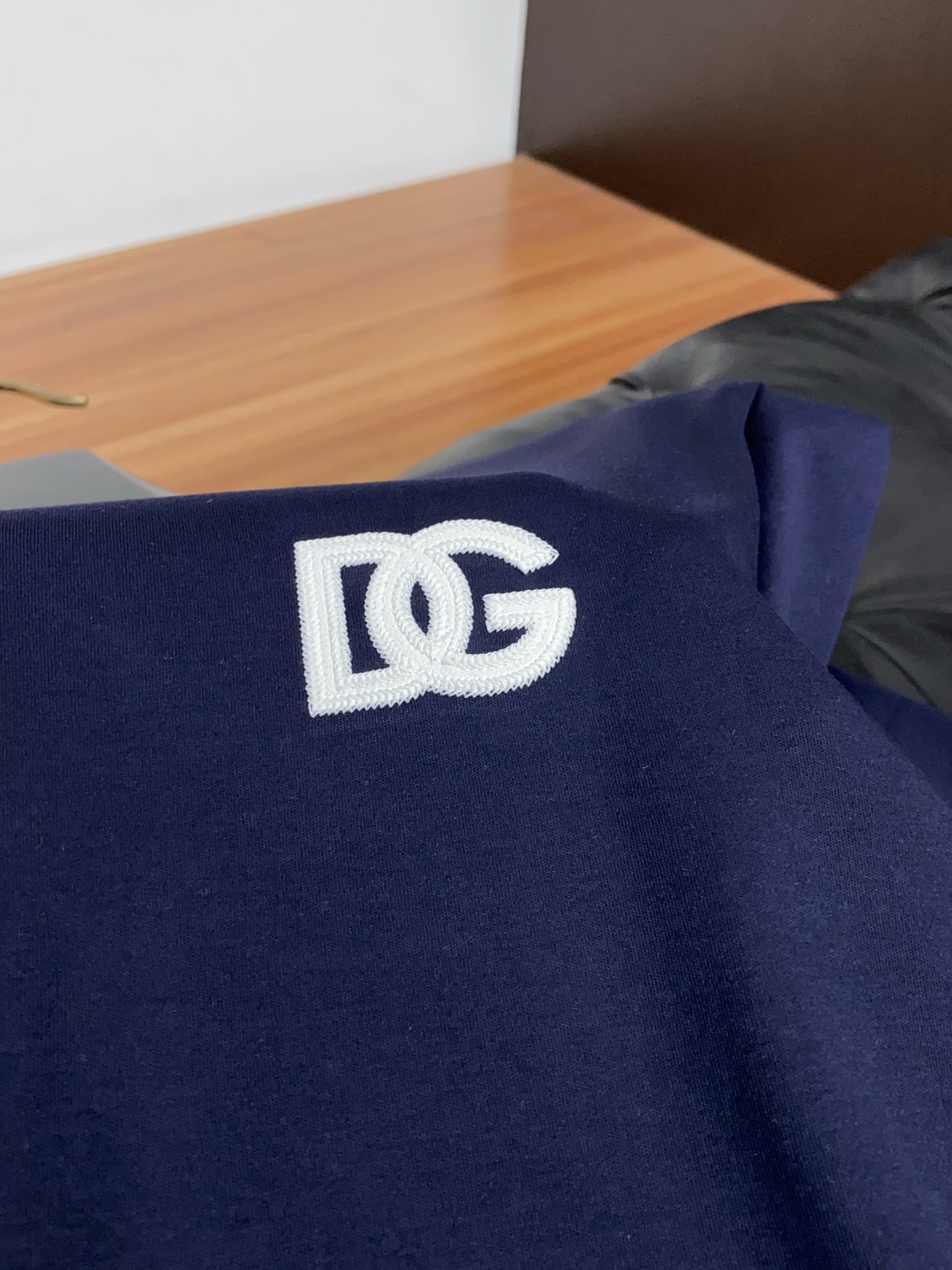 DG 春夏新款首发专柜最新款圆领短袖 高端订制 设计前卫时尚！品牌logo重工艺设计 高端定制100支双