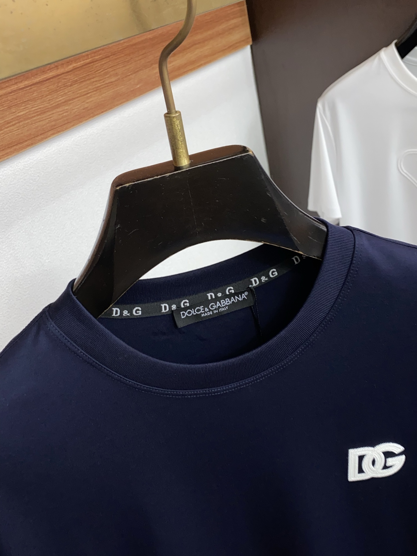 DG 春夏新款首发专柜最新款圆领短袖 高端订制 设计前卫时尚！品牌logo重工艺设计 高端定制100支双