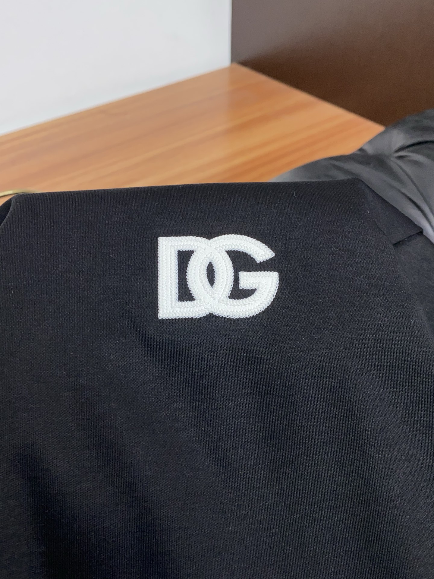 DG 春夏新款首发专柜最新款圆领短袖 高端订制 设计前卫时尚！品牌logo重工艺设计 高端定制100支双