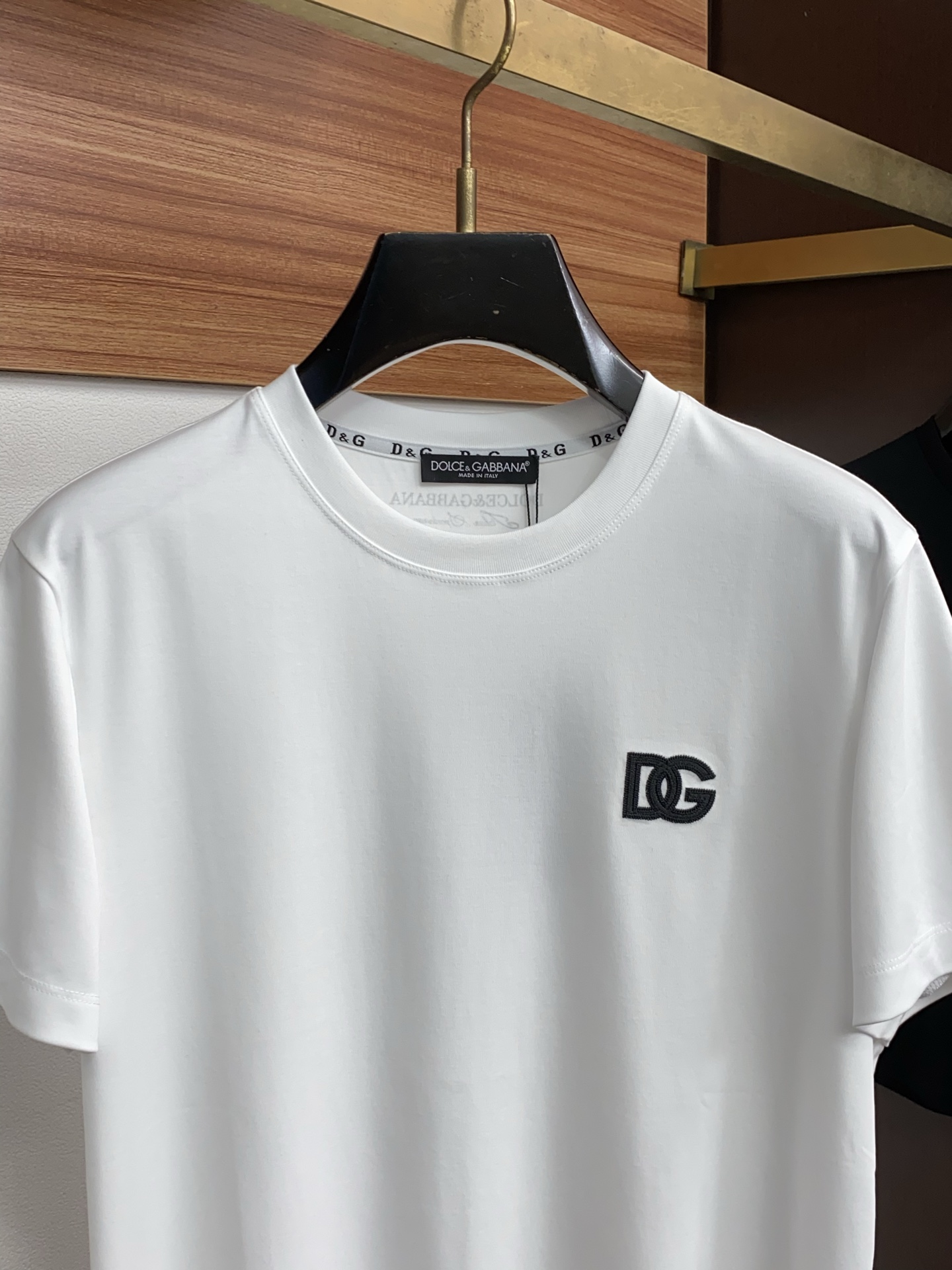 DG 春夏新款首发专柜最新款圆领短袖 高端订制 设计前卫时尚！品牌logo重工艺设计 高端定制100支双