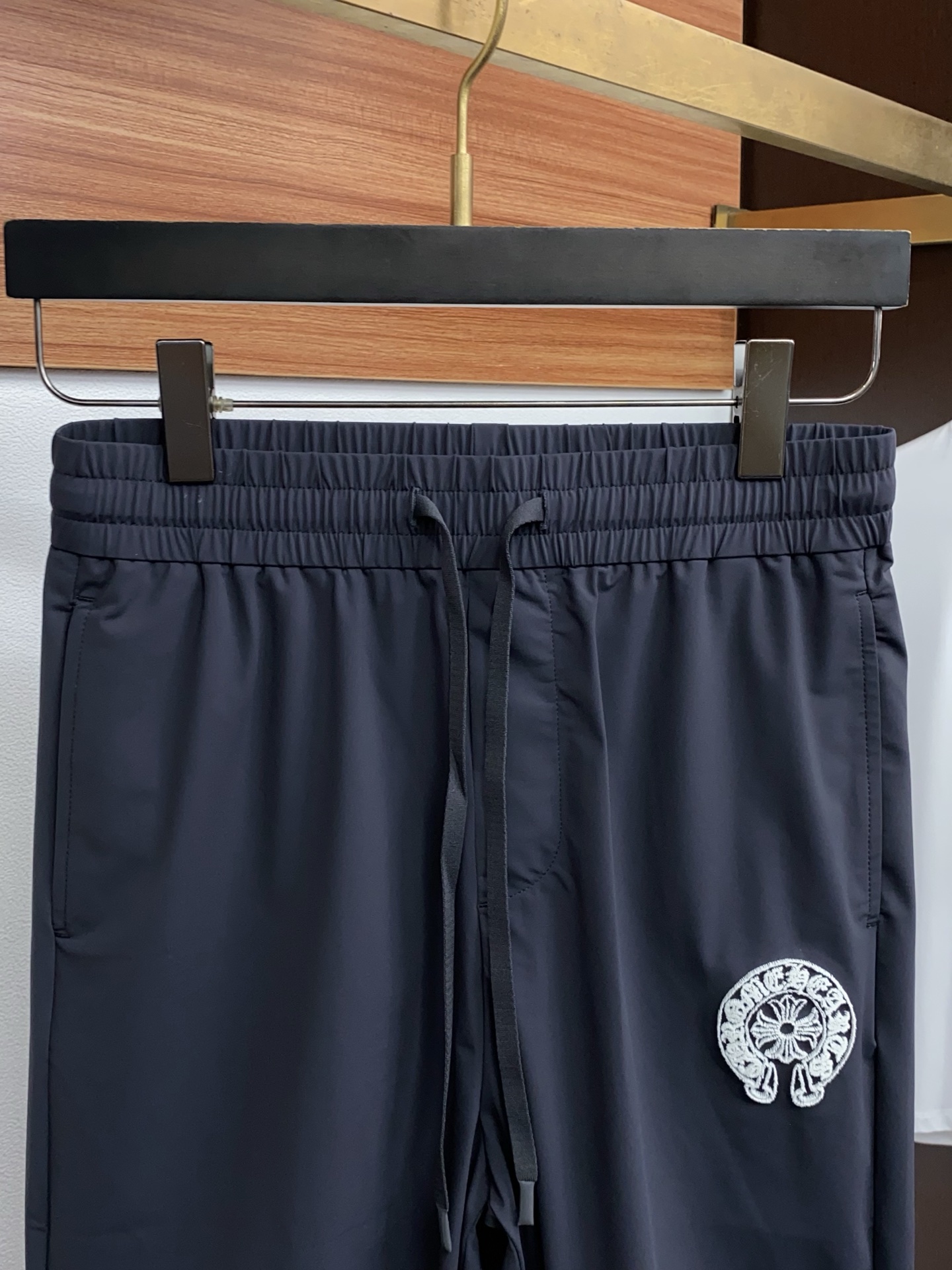 克罗心 M-3xL 25年春夏新款休闲短裤 套装 干净利落剪裁，都市风十足 采用精纺梭织速干面料手感软糯