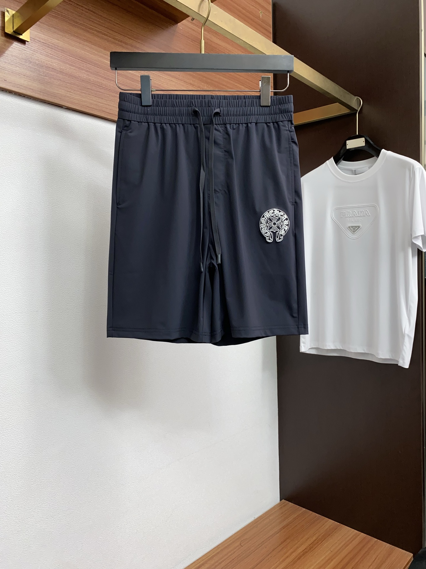 克罗心 M-3xL 25年春夏新款休闲短裤 套装 干净利落剪裁，都市风十足 采用精纺梭织速干面料手感软糯