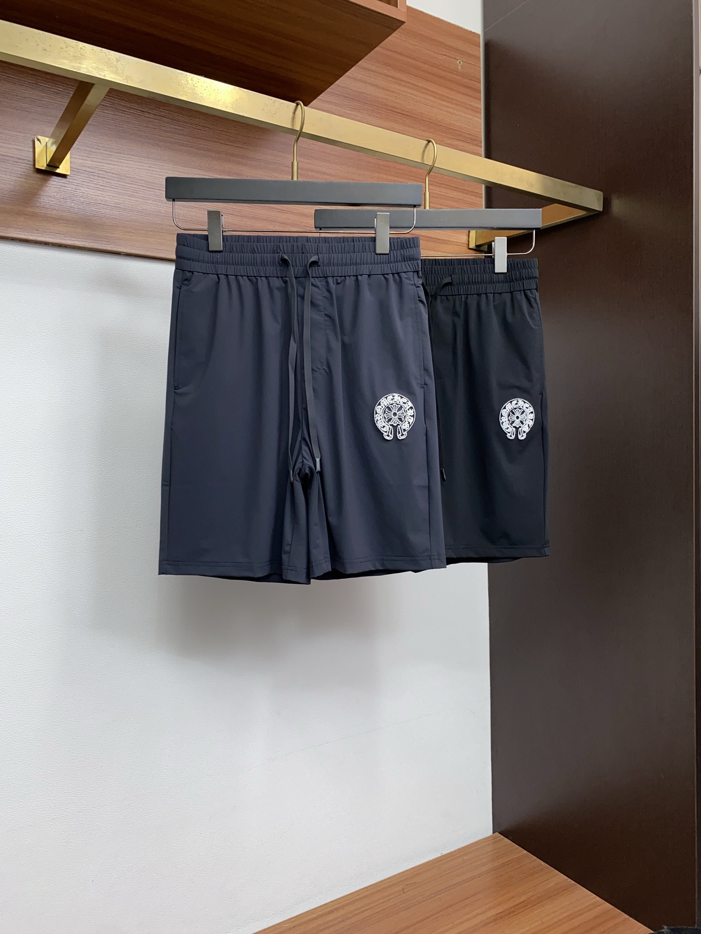 克罗心 M-3xL 25年春夏新款休闲短裤 套装 干净利落剪裁，都市风十足 采用精纺梭织速干面料手感软糯
