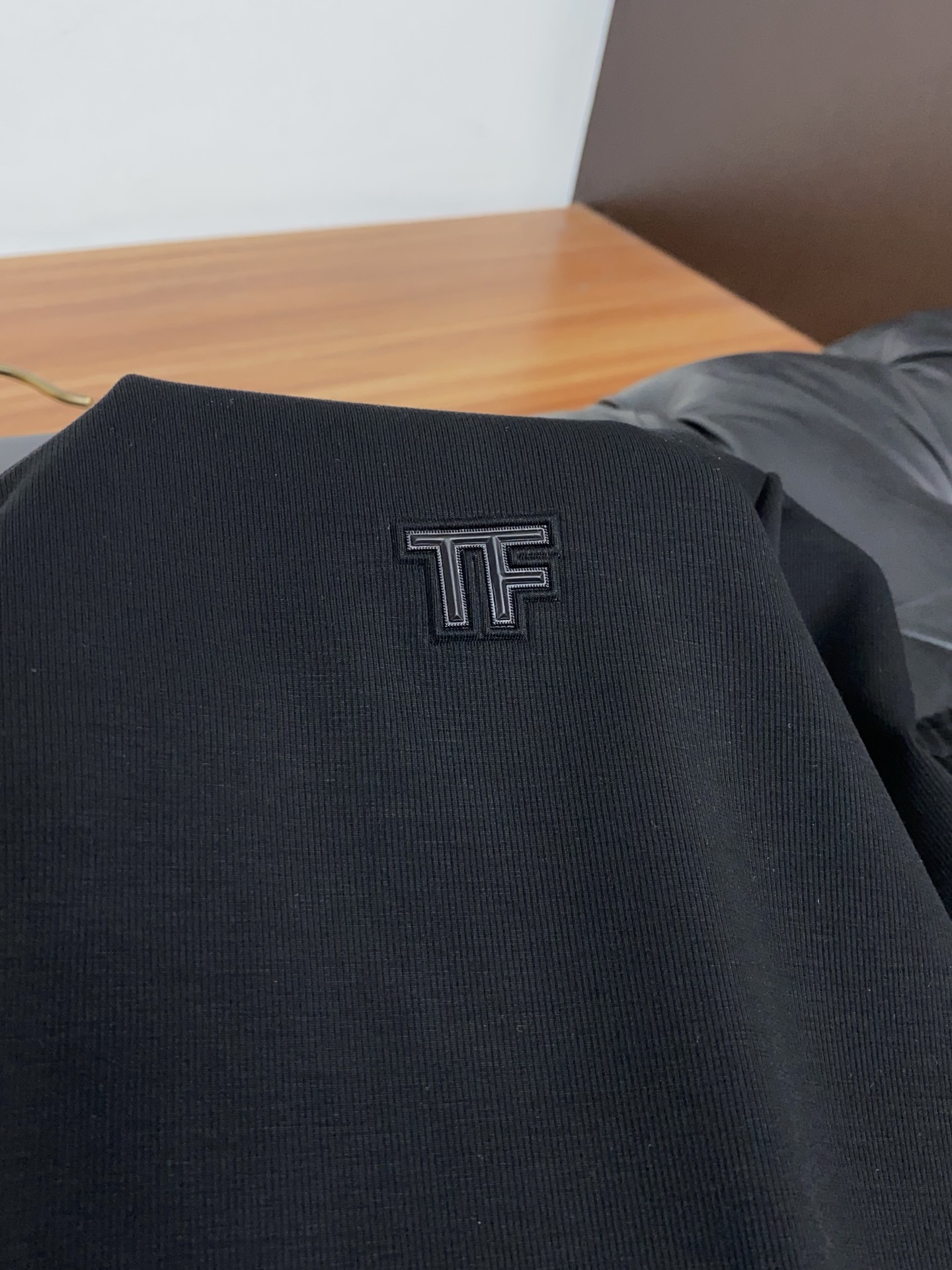 /套  TF 不拆2026春夏新款首发专柜最新款圆领短袖套装 高端订制 设计前卫时尚！品牌logo重工艺