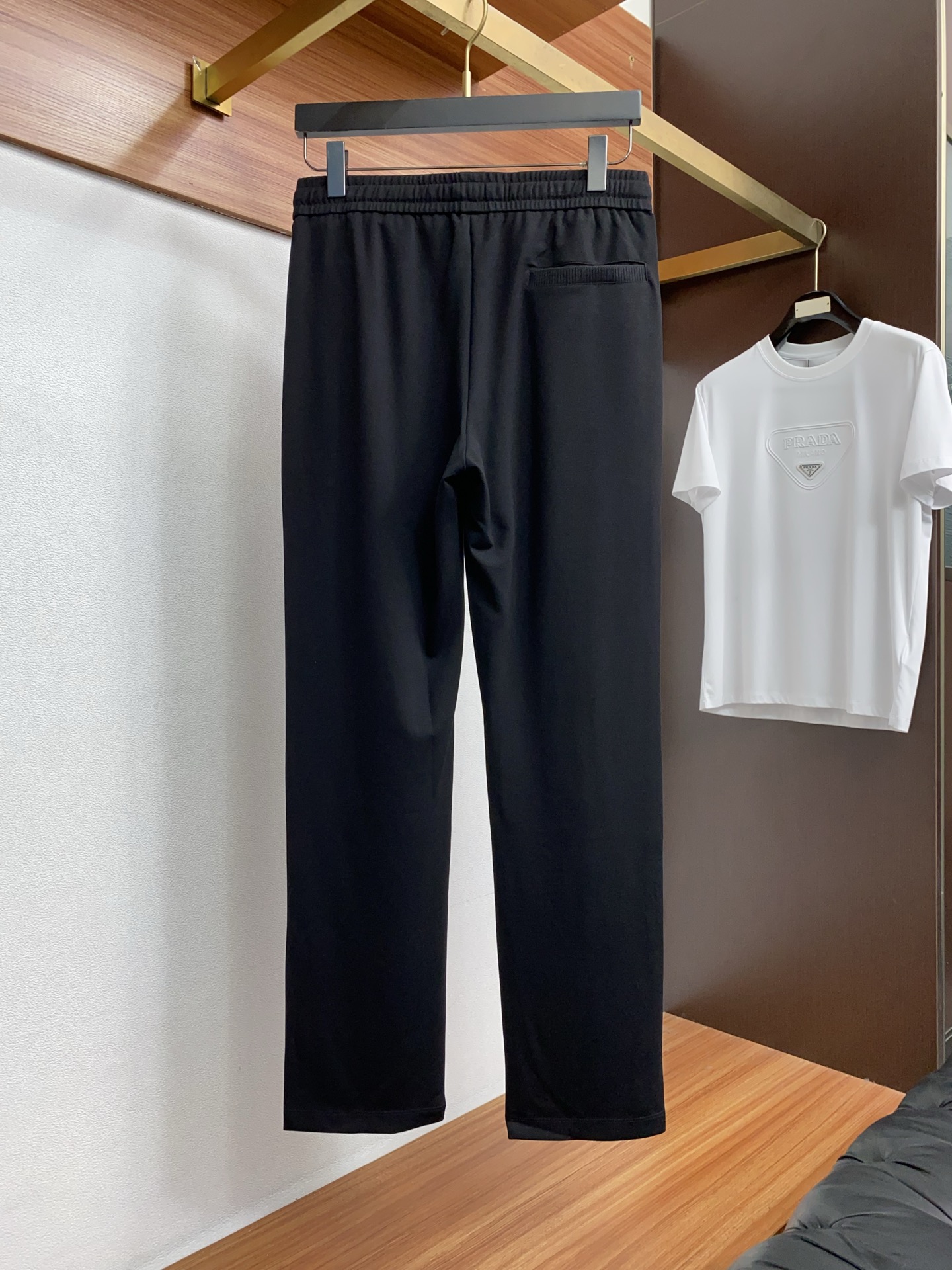 /套 Loro Piana 诺悠翩雅 不拆2026春夏新款首发专柜最新款圆领短袖套装 高端订制 设计前卫