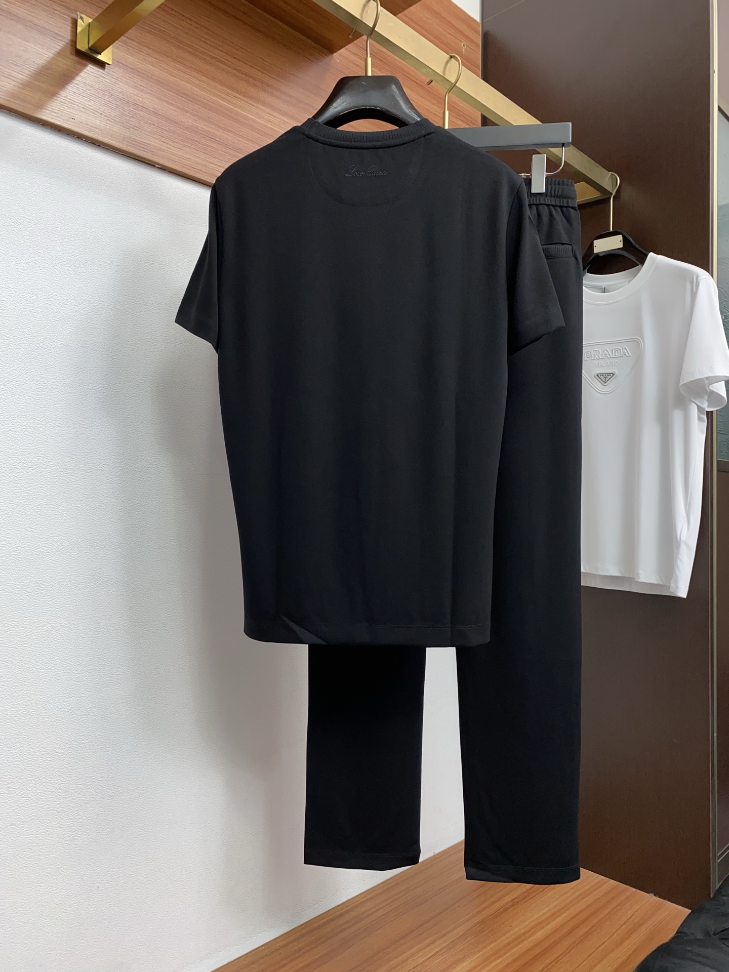/套 Loro Piana 诺悠翩雅 不拆2026春夏新款首发专柜最新款圆领短袖套装 高端订制 设计前卫