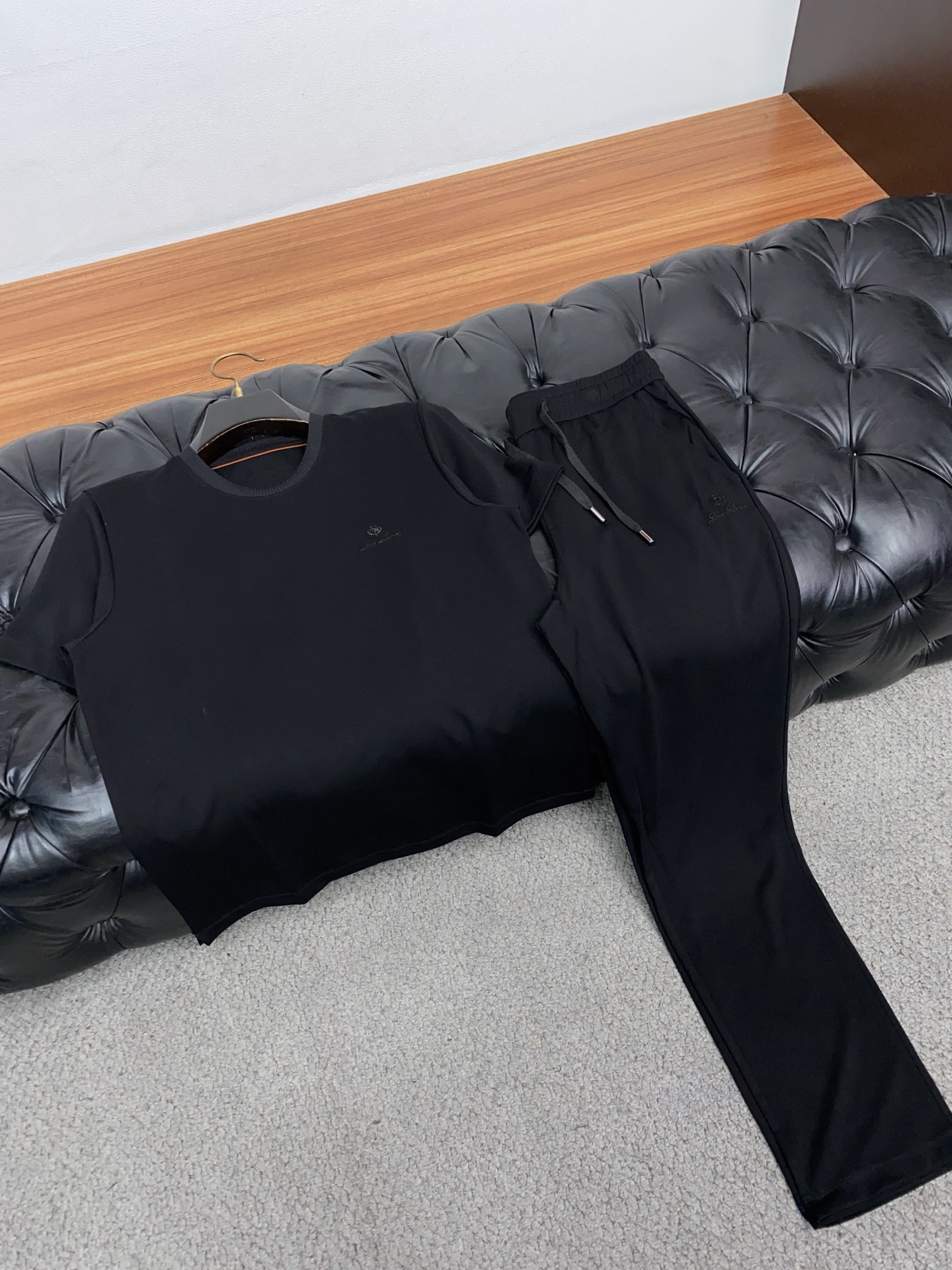 /套 Loro Piana 诺悠翩雅 不拆2026春夏新款首发专柜最新款圆领短袖套装 高端订制 设计前卫