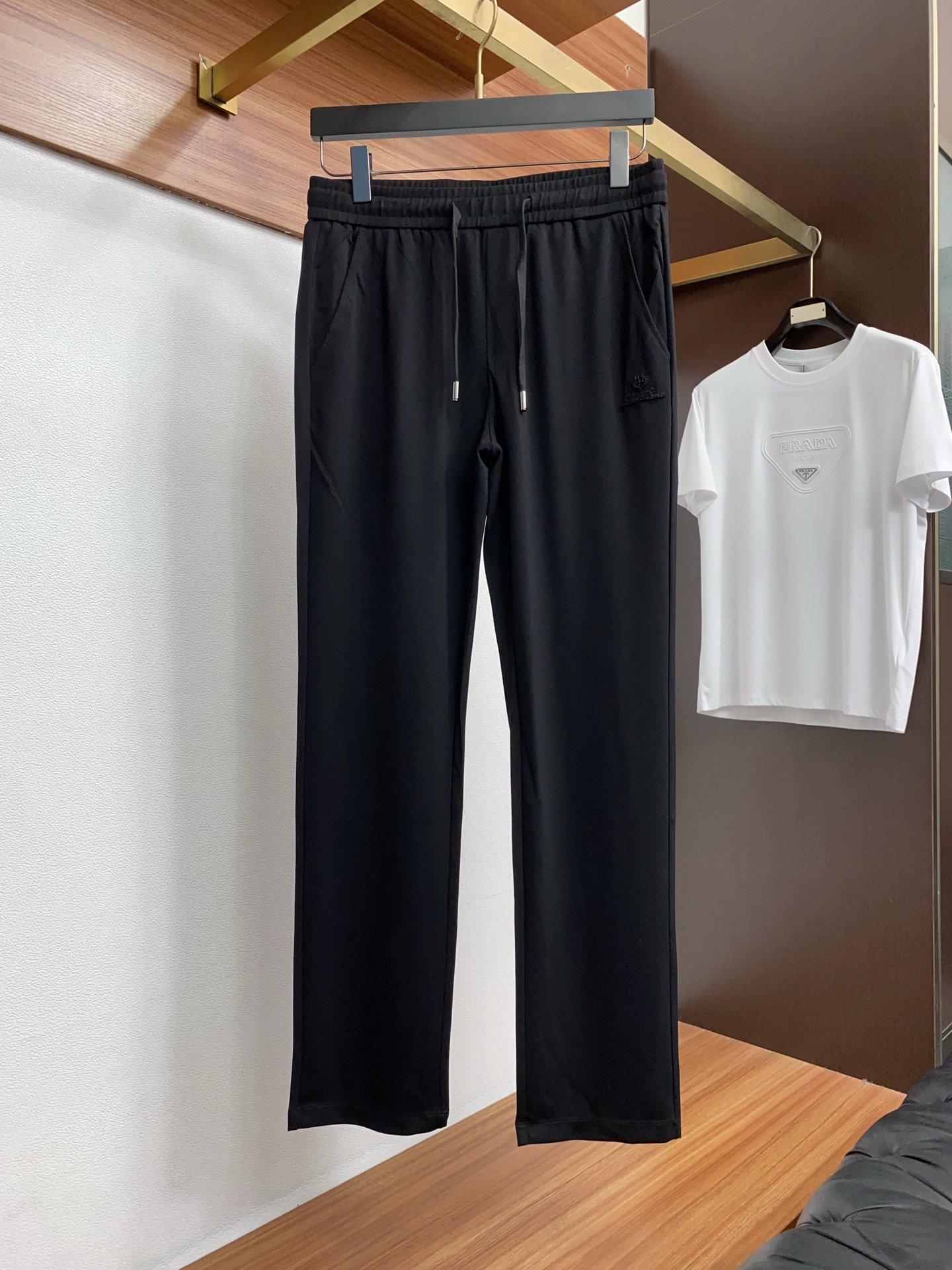 /套 Loro Piana 诺悠翩雅 不拆2026春夏新款首发专柜最新款圆领短袖套装 高端订制 设计前卫