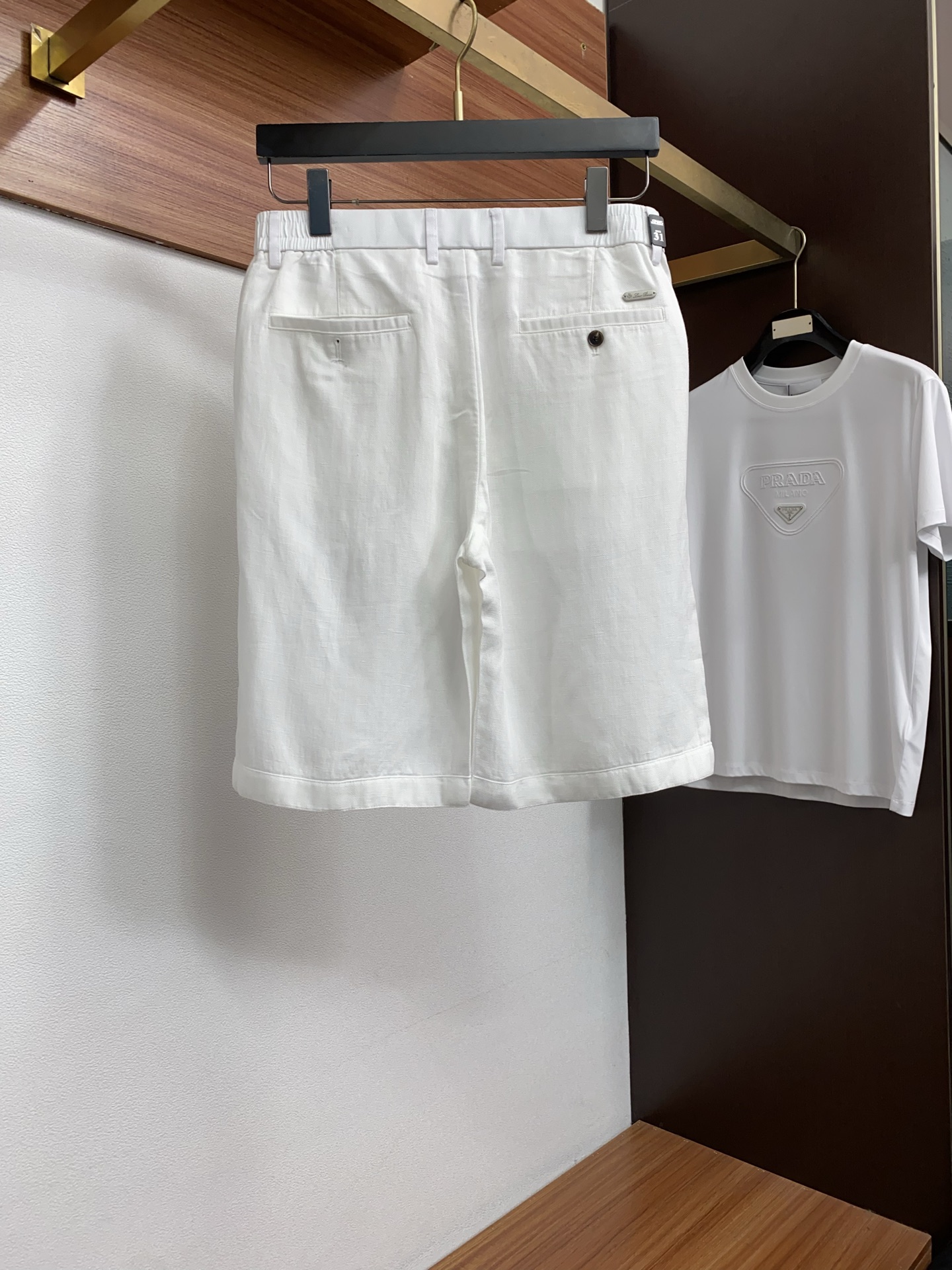 Loro Piana 诺悠翩雅 春夏新款麻料休闲短裤 品牌经典系列亚麻面料 舒适度极好，手触感强烈。定制