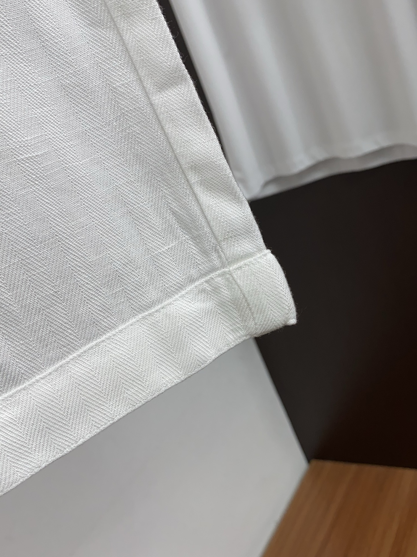 Loro Piana 诺悠翩雅 春夏新款麻料休闲短裤 品牌经典系列亚麻面料 舒适度极好，手触感强烈。定制