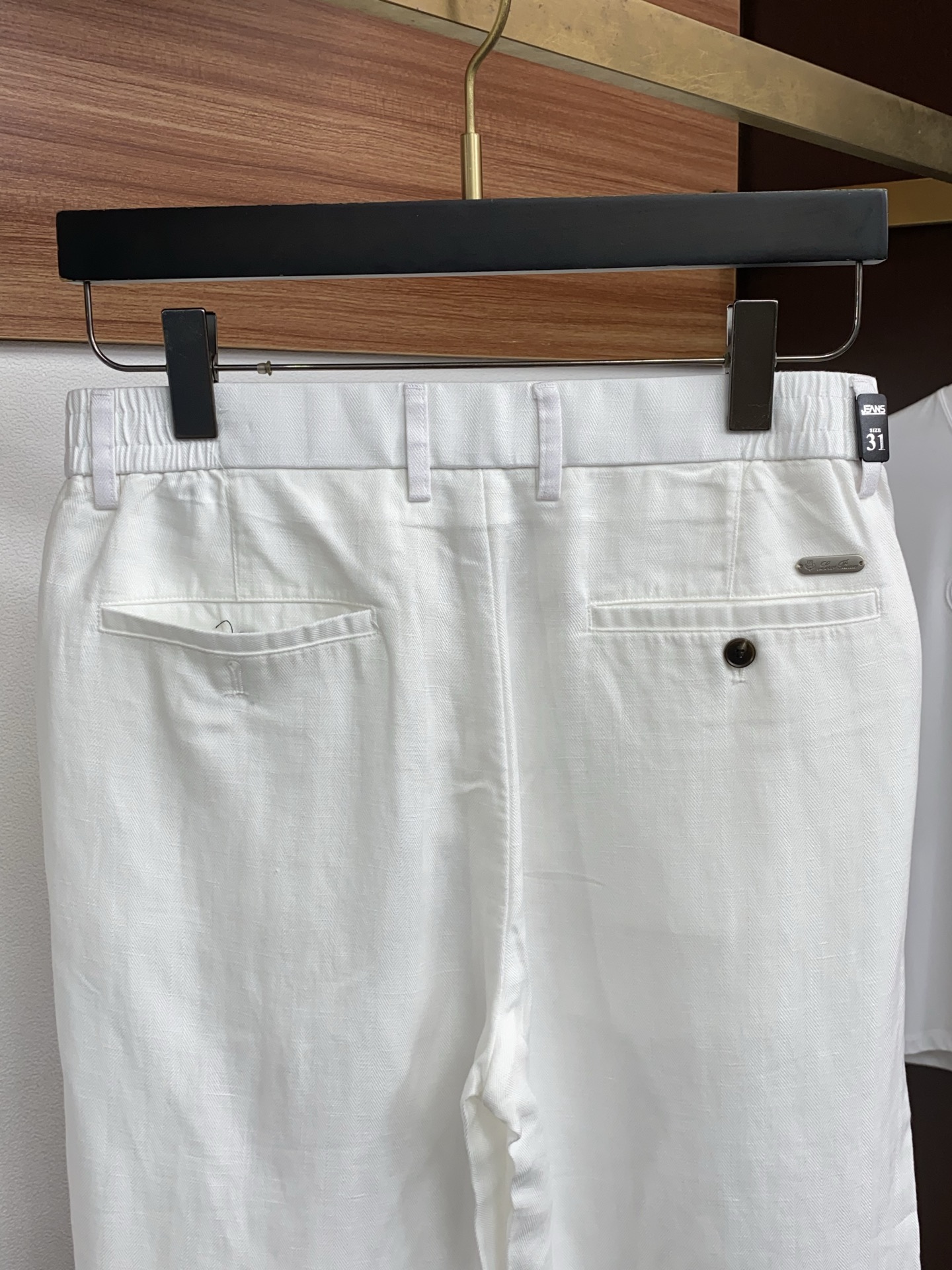 Loro Piana 诺悠翩雅 春夏新款麻料休闲短裤 品牌经典系列亚麻面料 舒适度极好，手触感强烈。定制