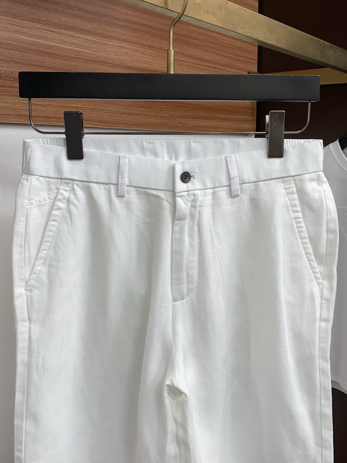Loro Piana 诺悠翩雅 春夏新款麻料休闲短裤 品牌经典系列亚麻面料 舒适度极好，手触感强烈。定制