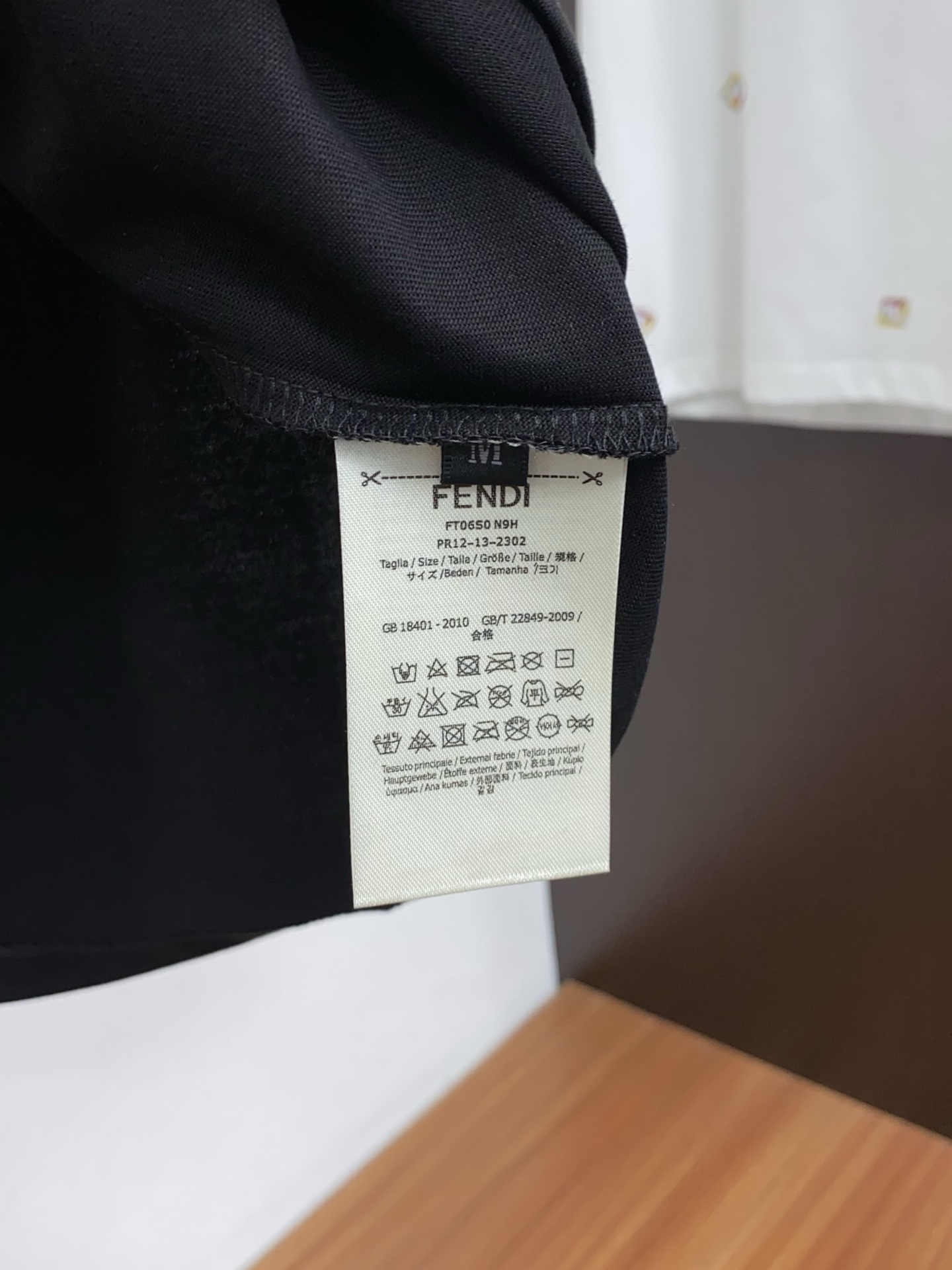 芬迪 春夏新款首发专柜最新款微阔圆领短袖 高端订制 设计前卫时尚！品牌logo重工艺设计 高端定制100