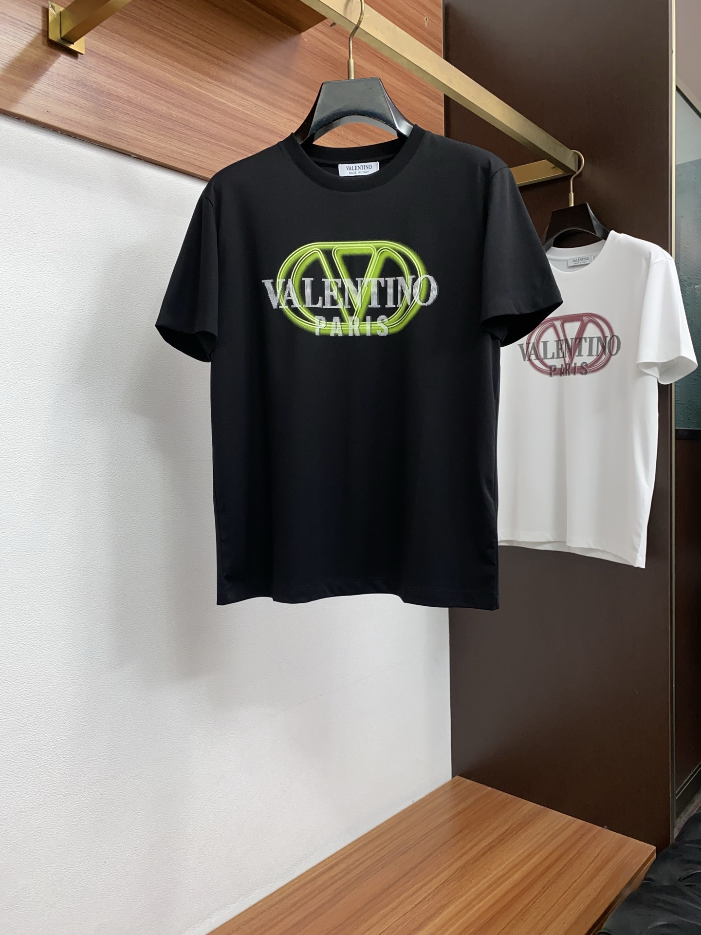 VT 春夏新款首发专柜最新款微阔圆领短袖 高端订制 设计前卫时尚！品牌logo重工艺设计 高端定制100