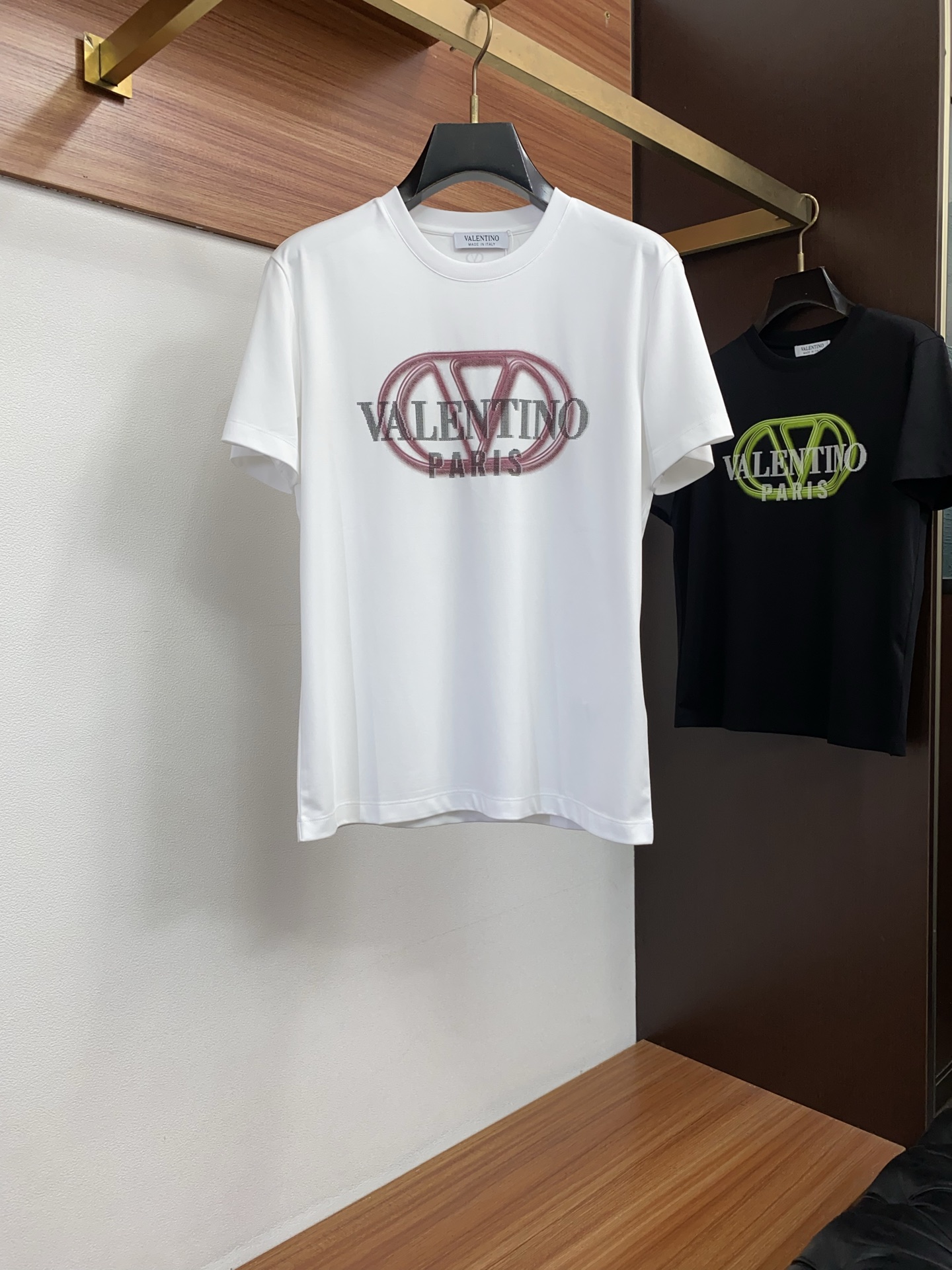 VT 春夏新款首发专柜最新款微阔圆领短袖 高端订制 设计前卫时尚！品牌logo重工艺设计 高端定制100