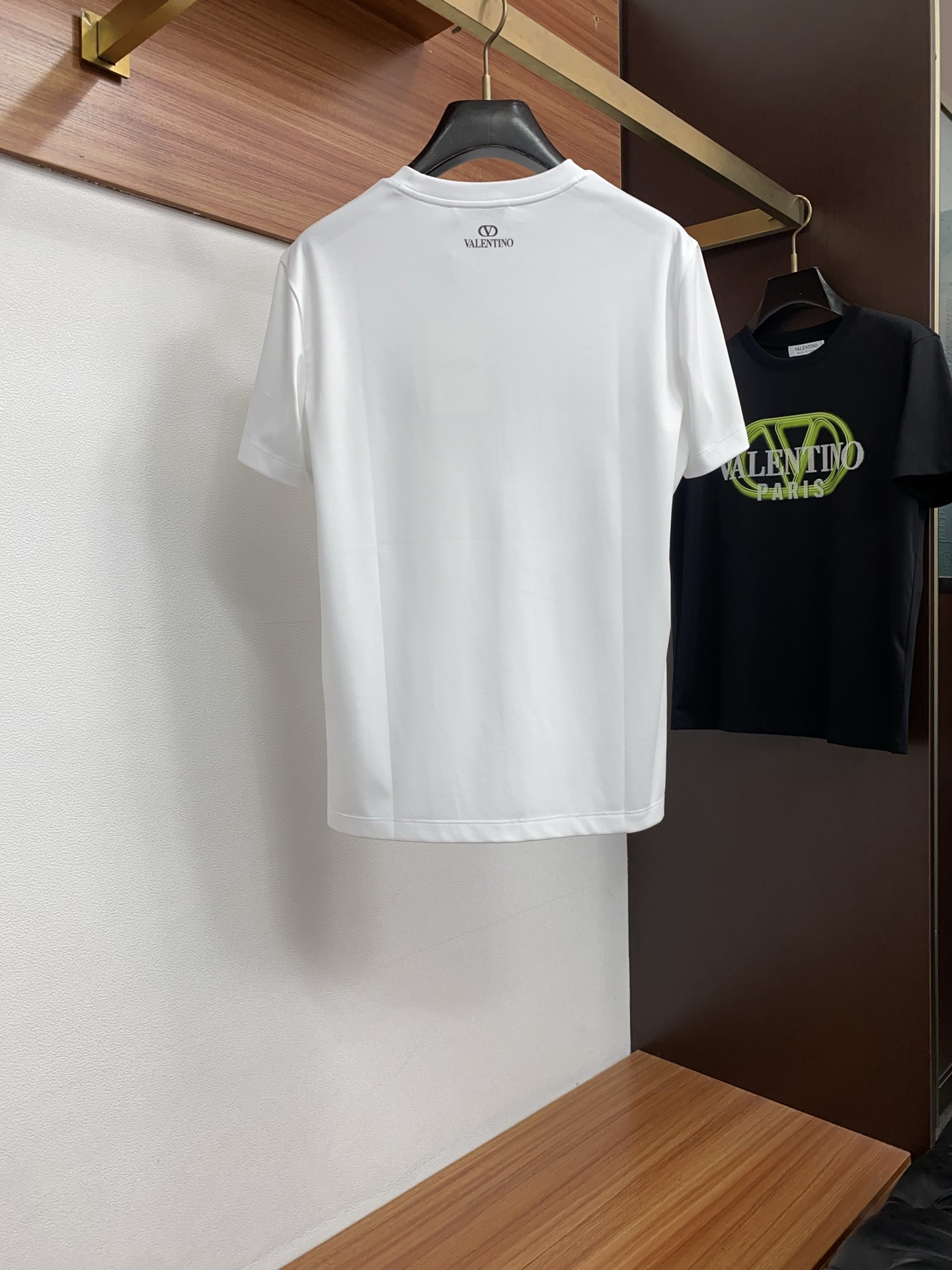 VT 春夏新款首发专柜最新款微阔圆领短袖 高端订制 设计前卫时尚！品牌logo重工艺设计 高端定制100