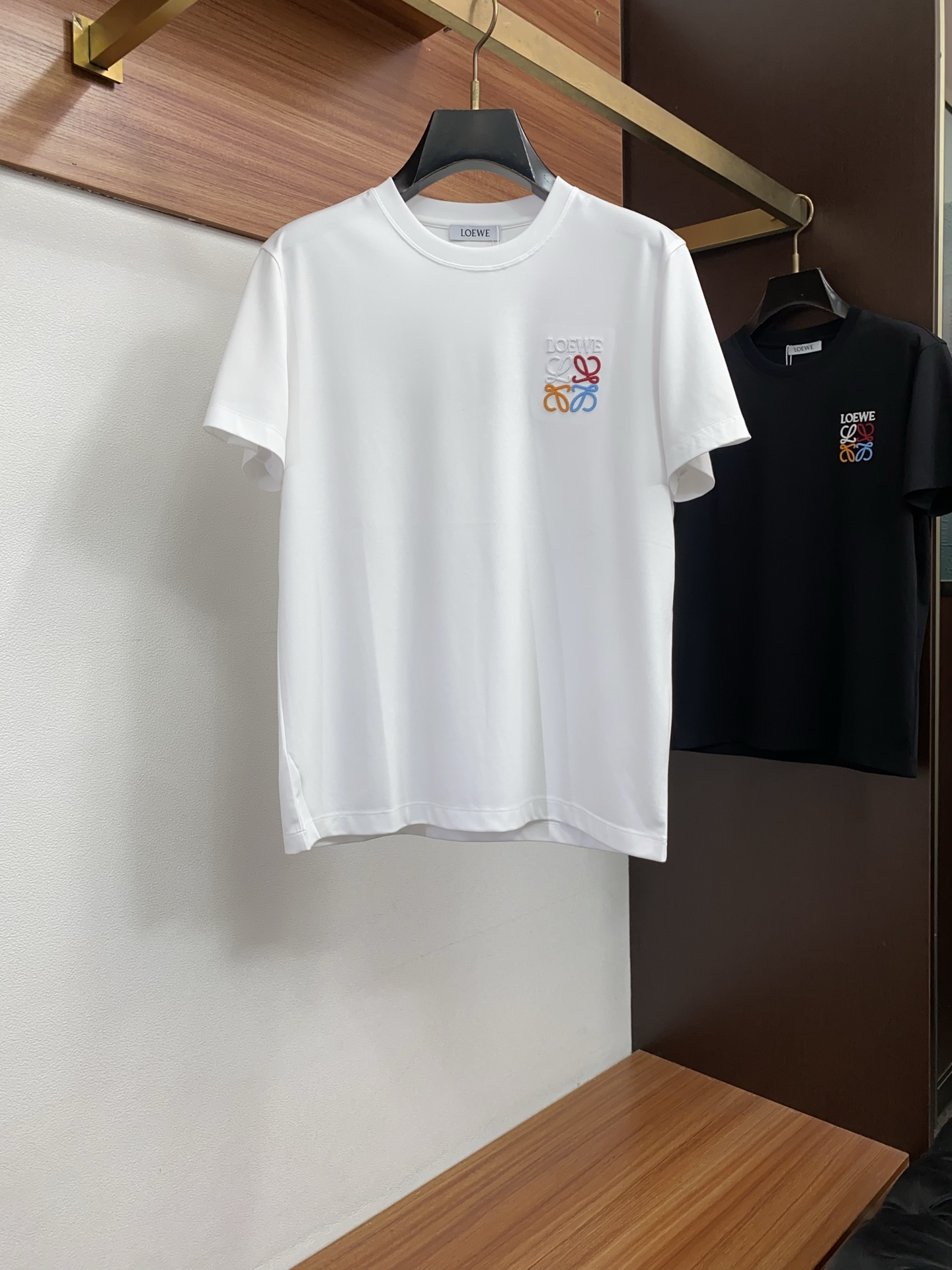 罗意威 春夏新款首发专柜最新款微阔圆领短袖 高端订制 设计前卫时尚！品牌logo重工艺设计 高端定制10